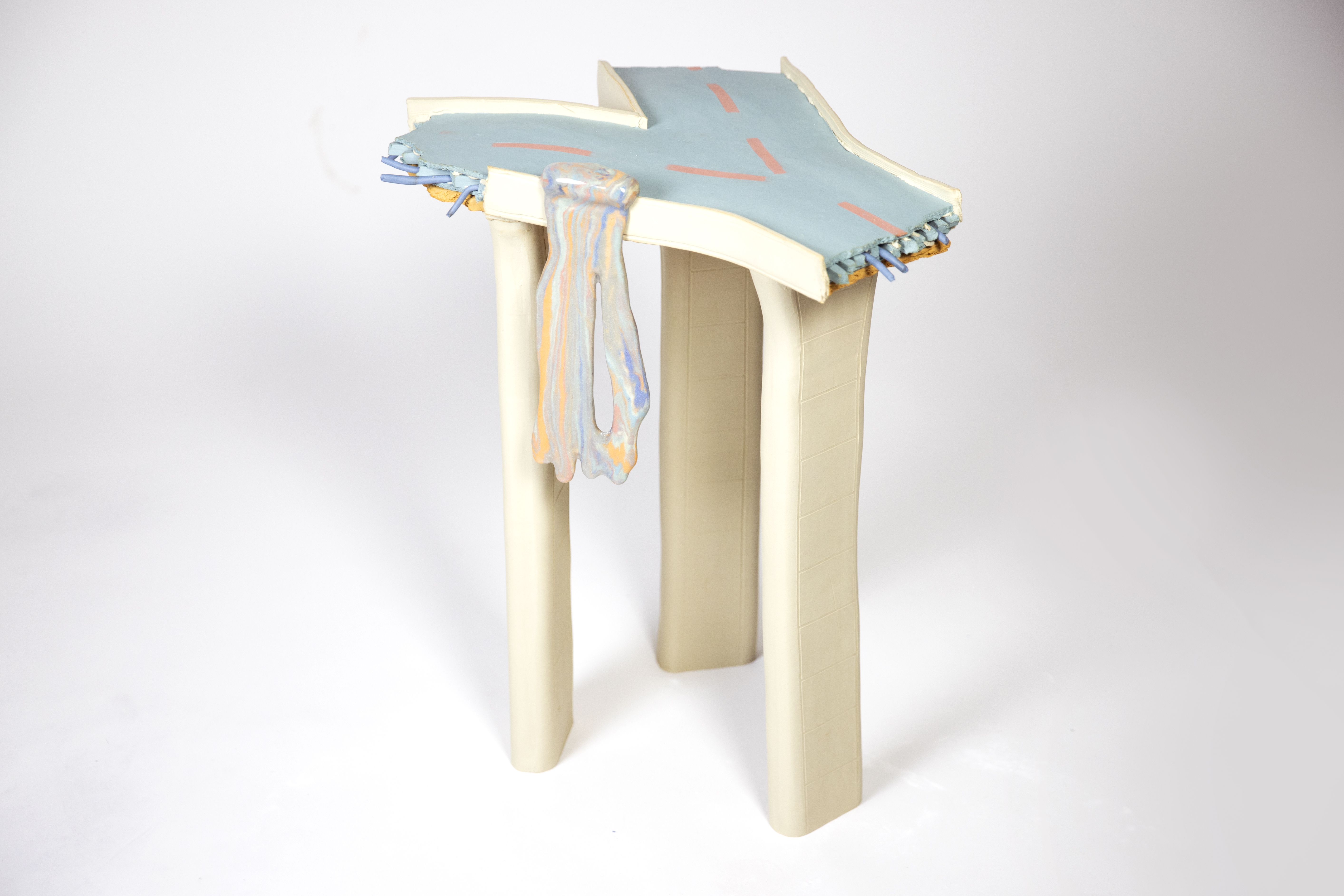 CERAMIC BRUSSELS 2026 ART PRIZE SANTIAGO INSIGNARES HANGING ON THE BRIDGE