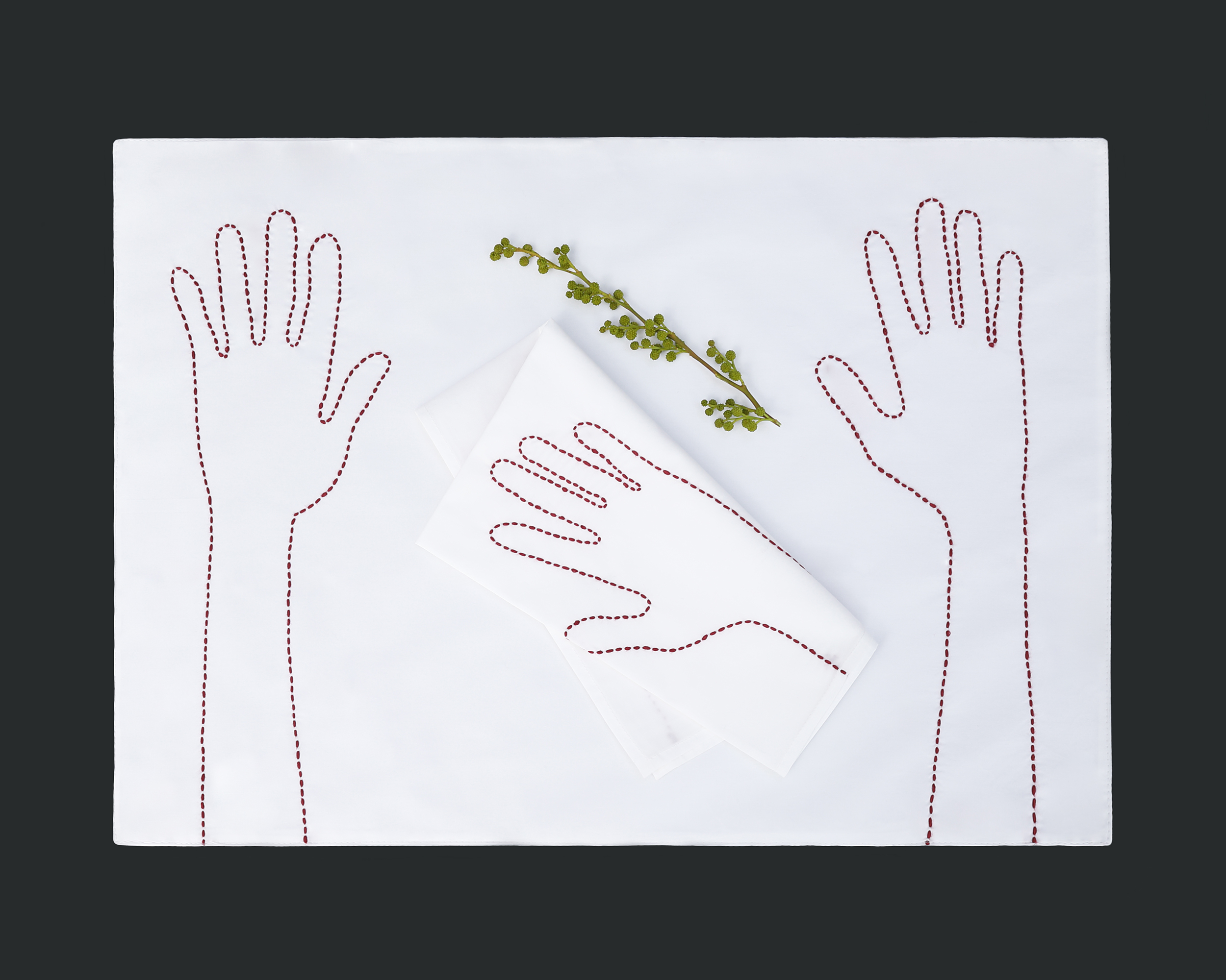 VALERIE BARKOWSKI TABLE LINEN BLANC OTIS CARMIN CREDIT MANON DE CLERCQ