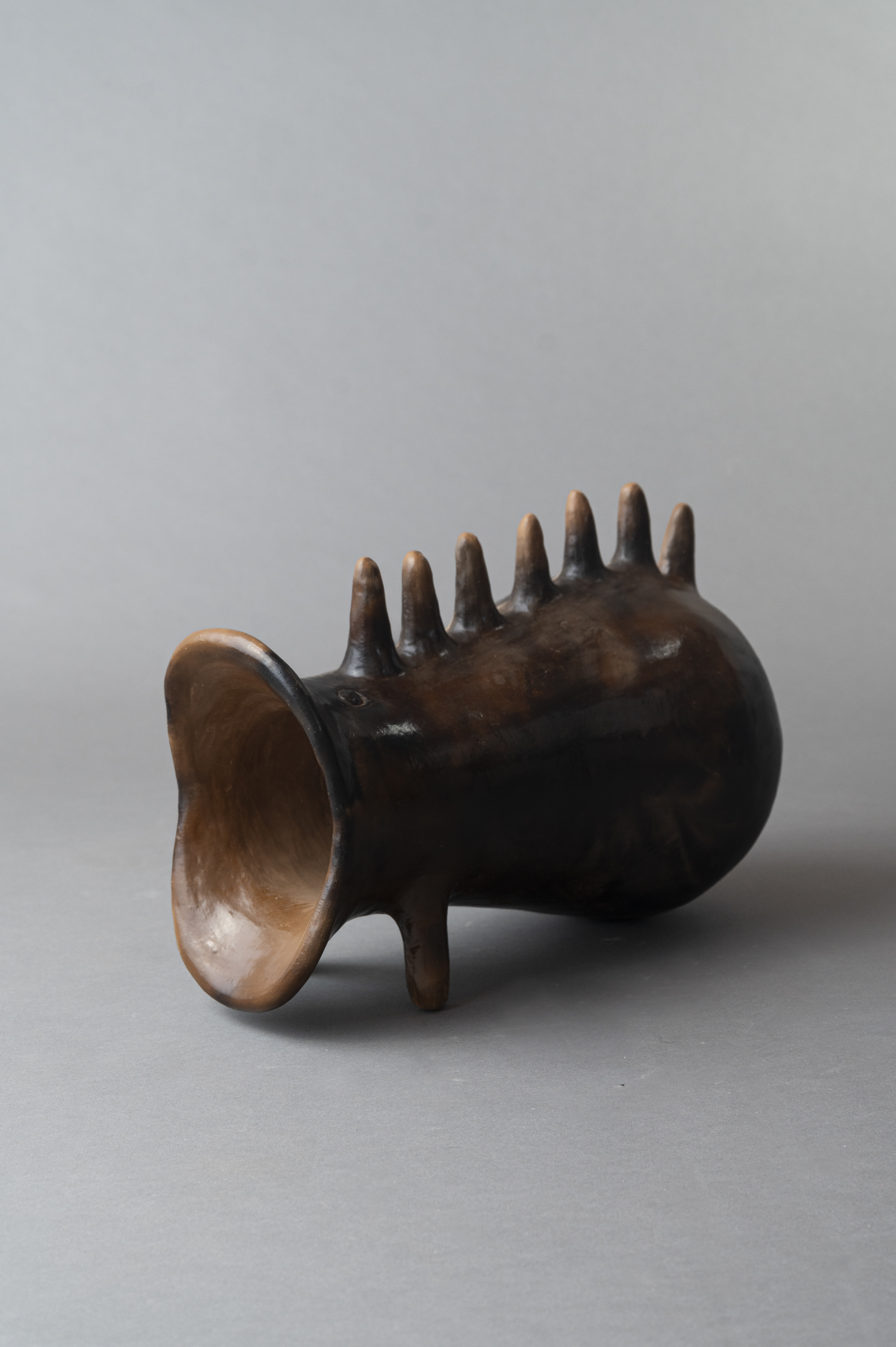 CB26 SORRY WE RE CLOSED JULIA ISIDREZ LAGARTO CANON SIN COLA HAND BULIT CERAMIC 40CM X 30CM X 48CM 2025