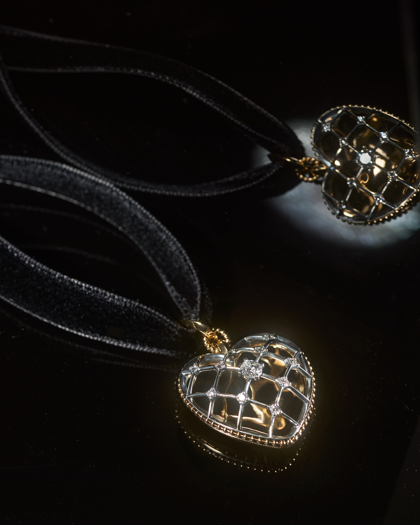 THE ROOMS ELIE TOP CÉCILE HEART CHARM CREDIT HUGUES LAURENT