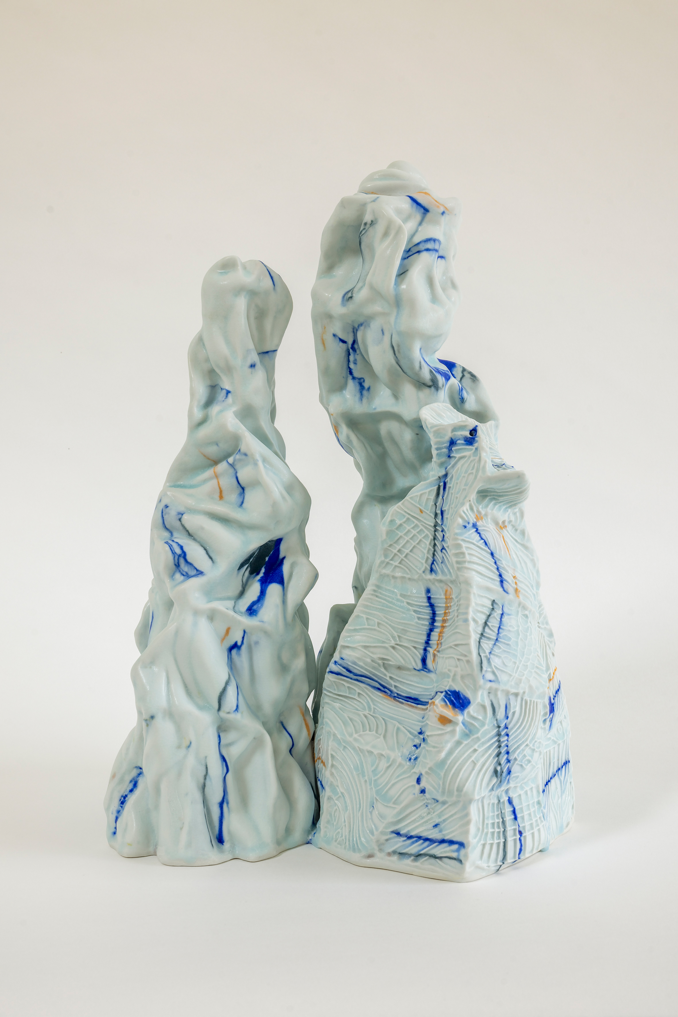 CB26 GALERIE FONTANA BABS HAENEN BLOOMING PEAKS 2023 49CM X 28CM X 31CM PORCELAIN PIGMENTS GLAZE