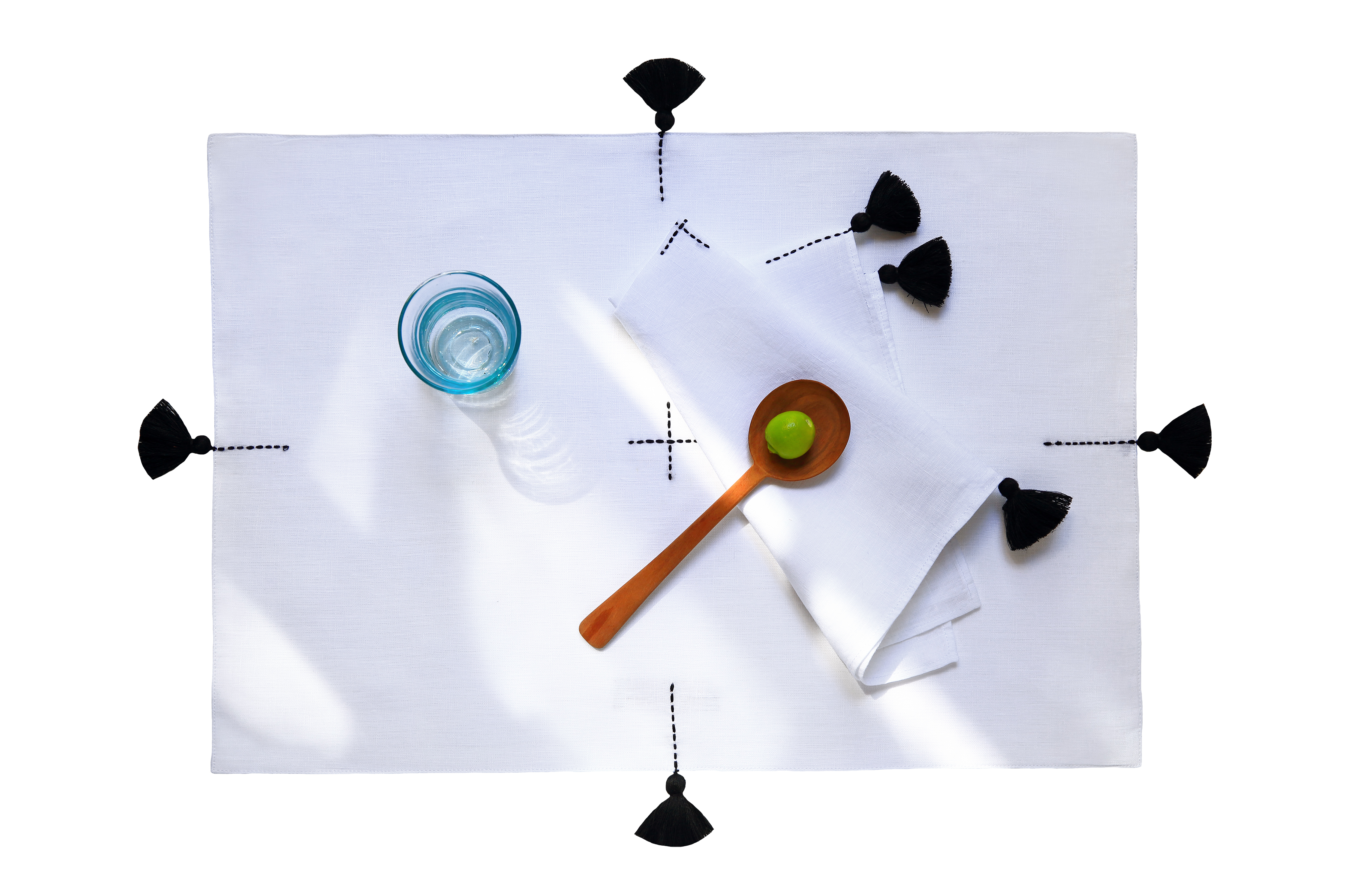 VALERIE BARKOWSKI BROKEN PLUS LINGE TABLE BLANC FINITION NOIR SET SERVIETTE CREDIT  TANIA PANOVA 19EUR AND 17EUR