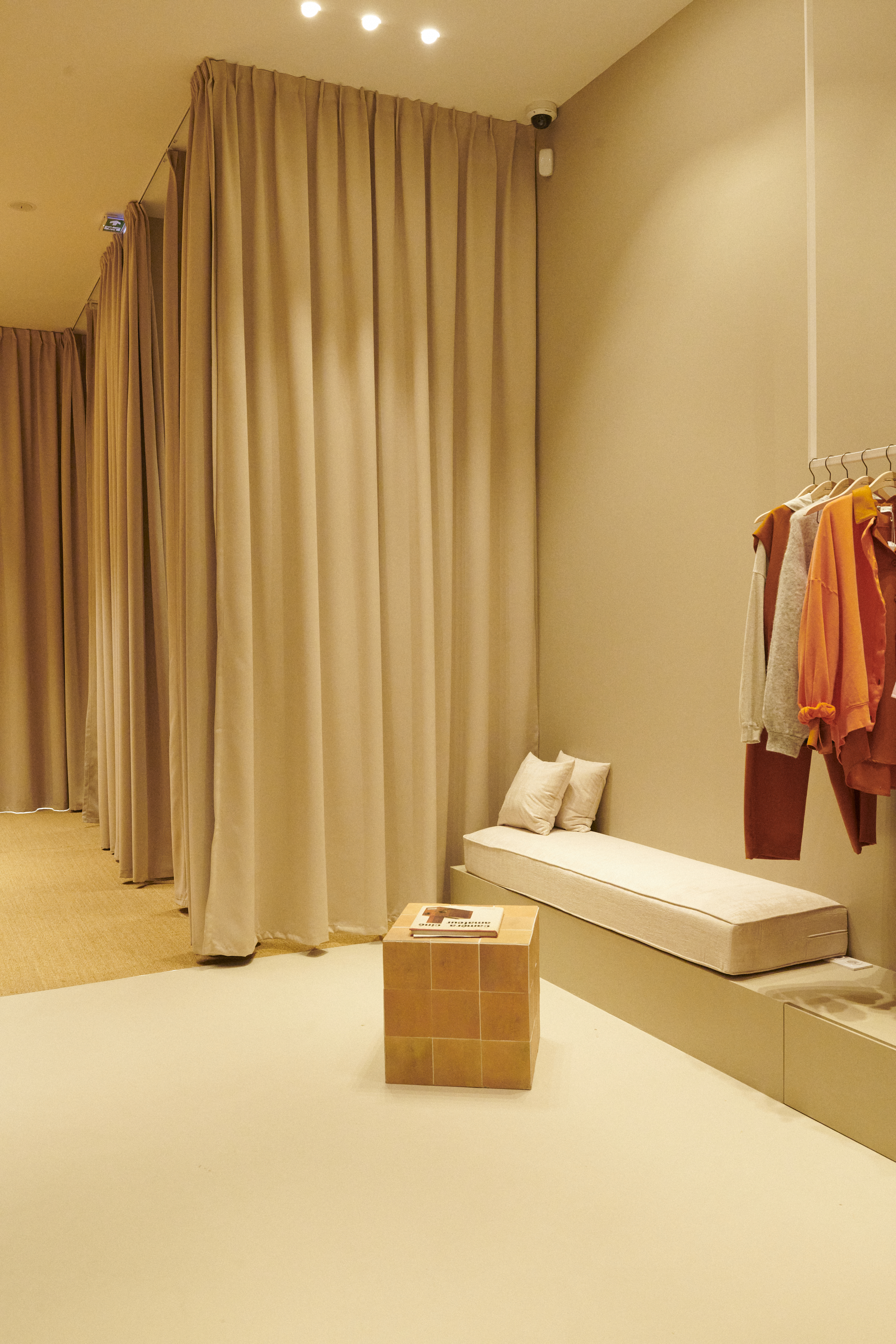 AMV WATERLOO BOUTIQUE 4