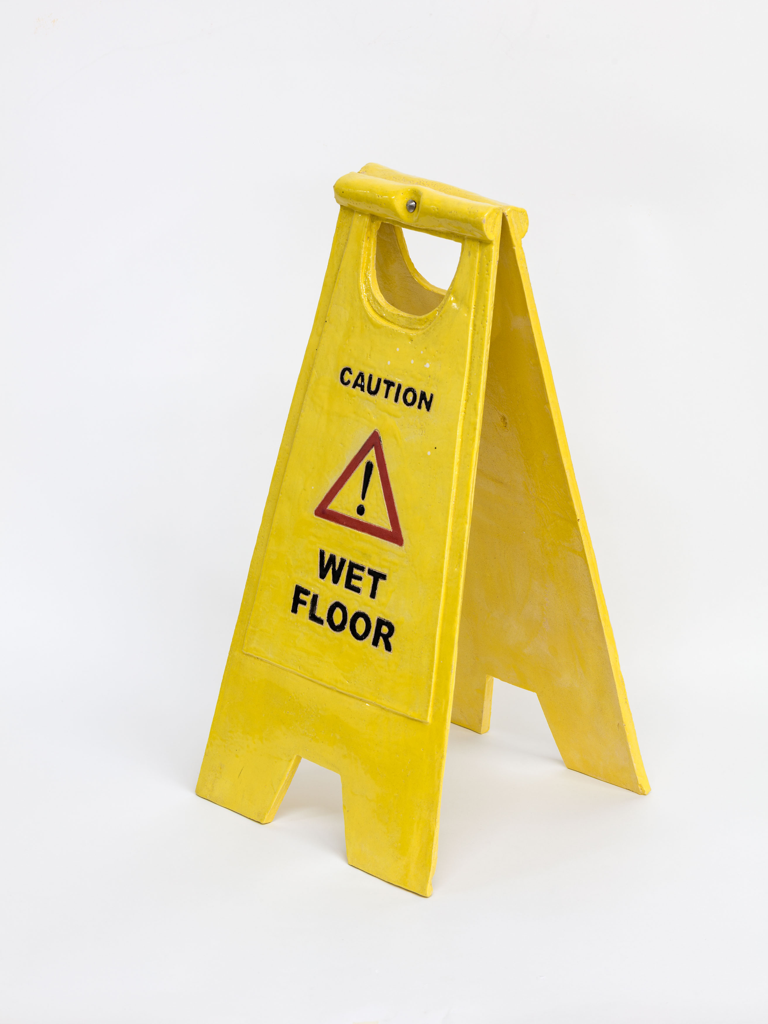 CB26 GALERIE JUDITH ANDREAE JANIS LOHRER SCHILD 2025 GLAZED CERAMICS 57CM X 30CM X 30CM CREDIT JOHANNES BENDZULLA