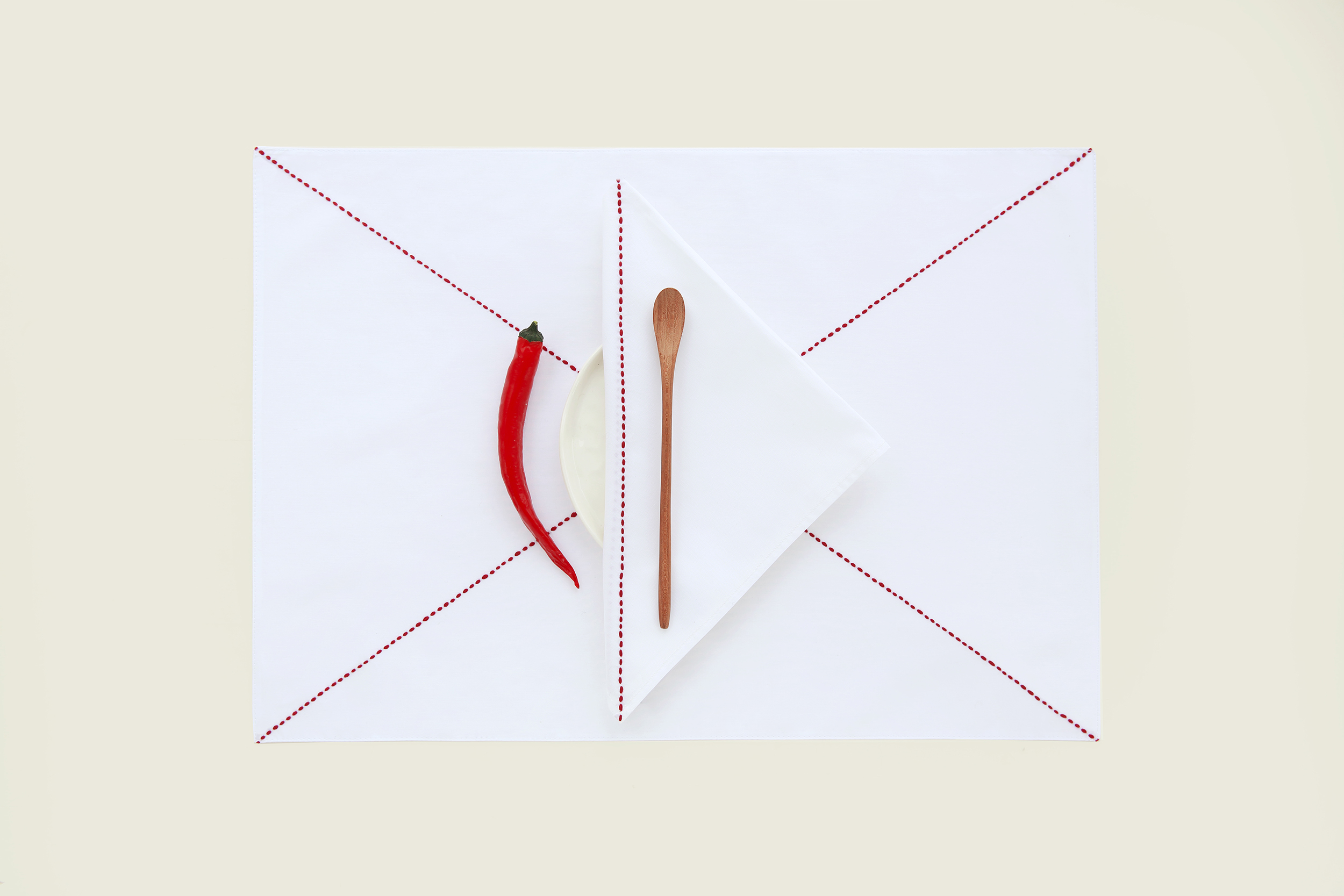 VALERIE BARKOWSKI TABLE LINEN BLANC KROSS CARMIN CREDIT TANIA PANOVA