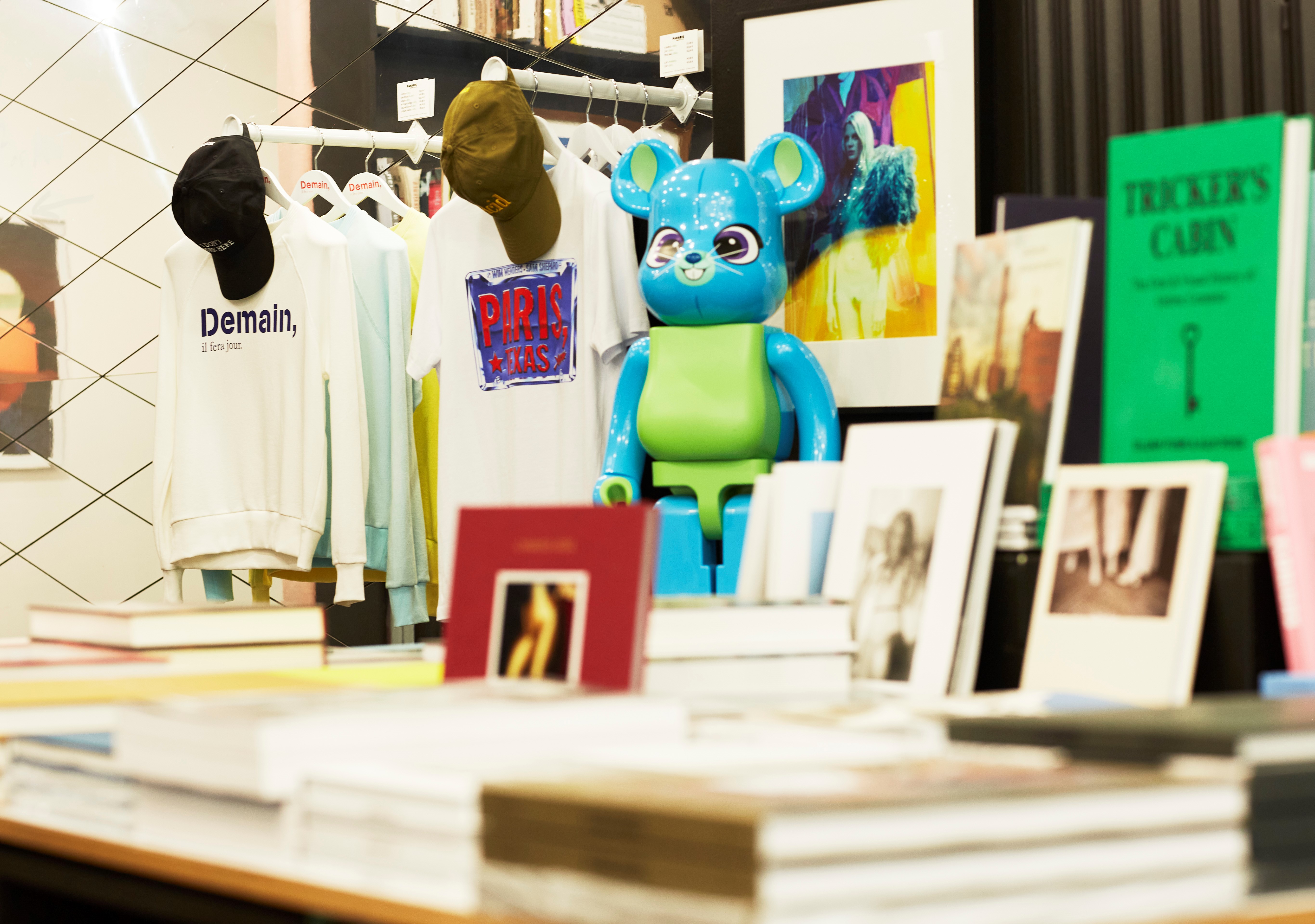 PARADIS SUPERSTORE VISUAL 2