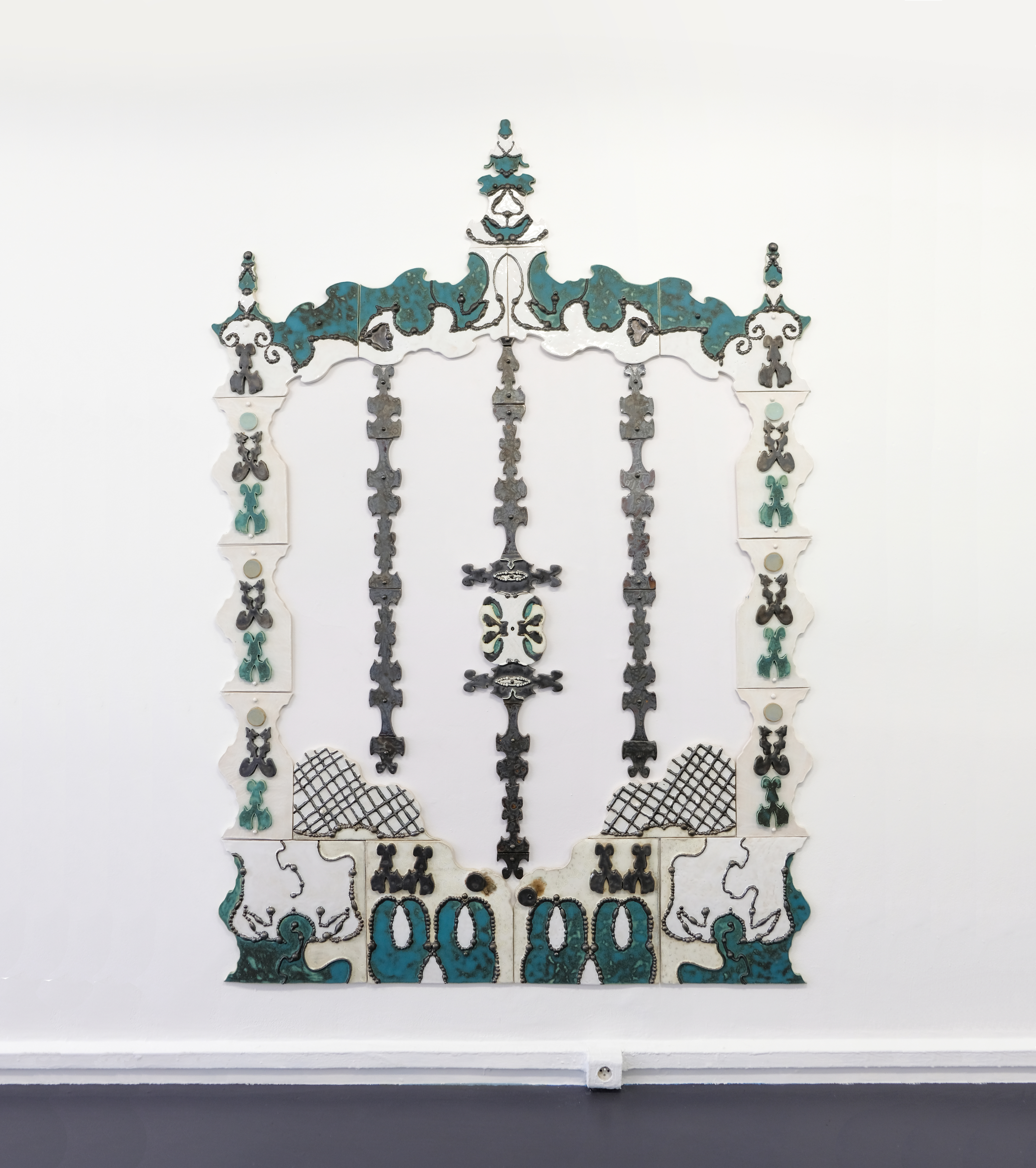 CERAMIC BRUSSELS 2026 ART PRIZE MARIE PIC CHRYSTAL DOORWAY 200CM X 160CM X 3CM 2025 CREDIT ROMAIN BLANCK