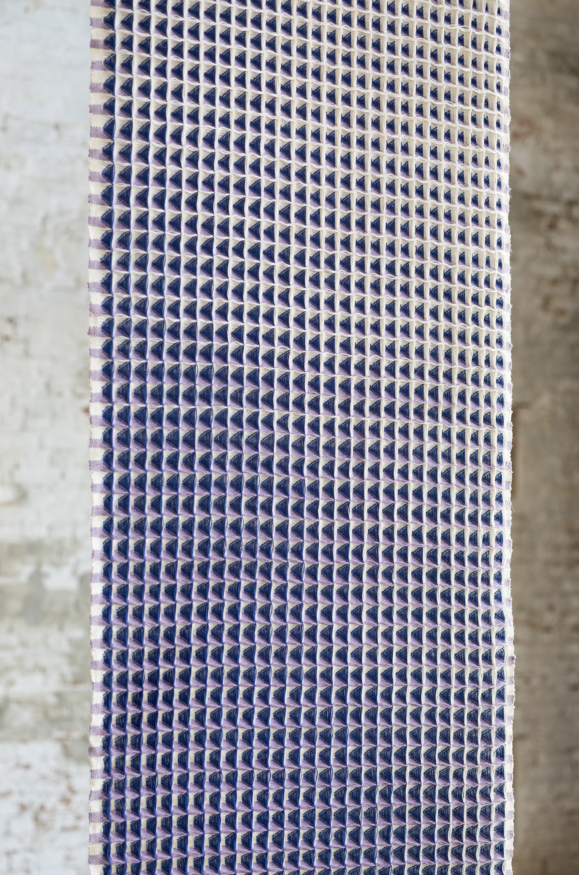 CID WOVEN WHISPERS ESTHER VAN SCHUYLENBERGH SHIFTING COLORS BLUE 3 CREDIT ESTHER VAN SCHUYLENBERGH