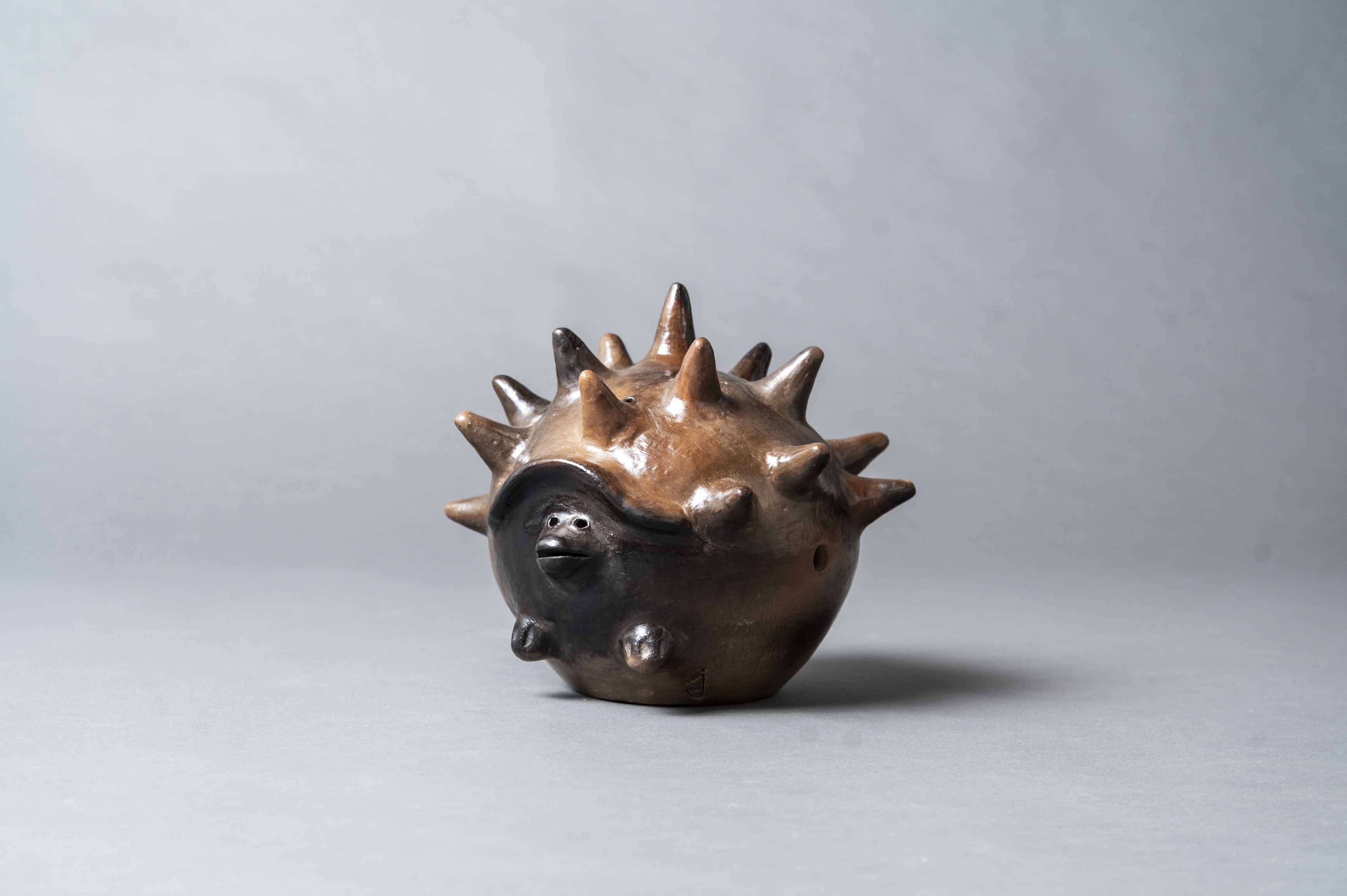 CB26 SORRY WE RE CLOSED JULIA ISIDREZ PUERCO ESPIN CHICO HAND BUILT CERAMIC 27X27X20CM 2025