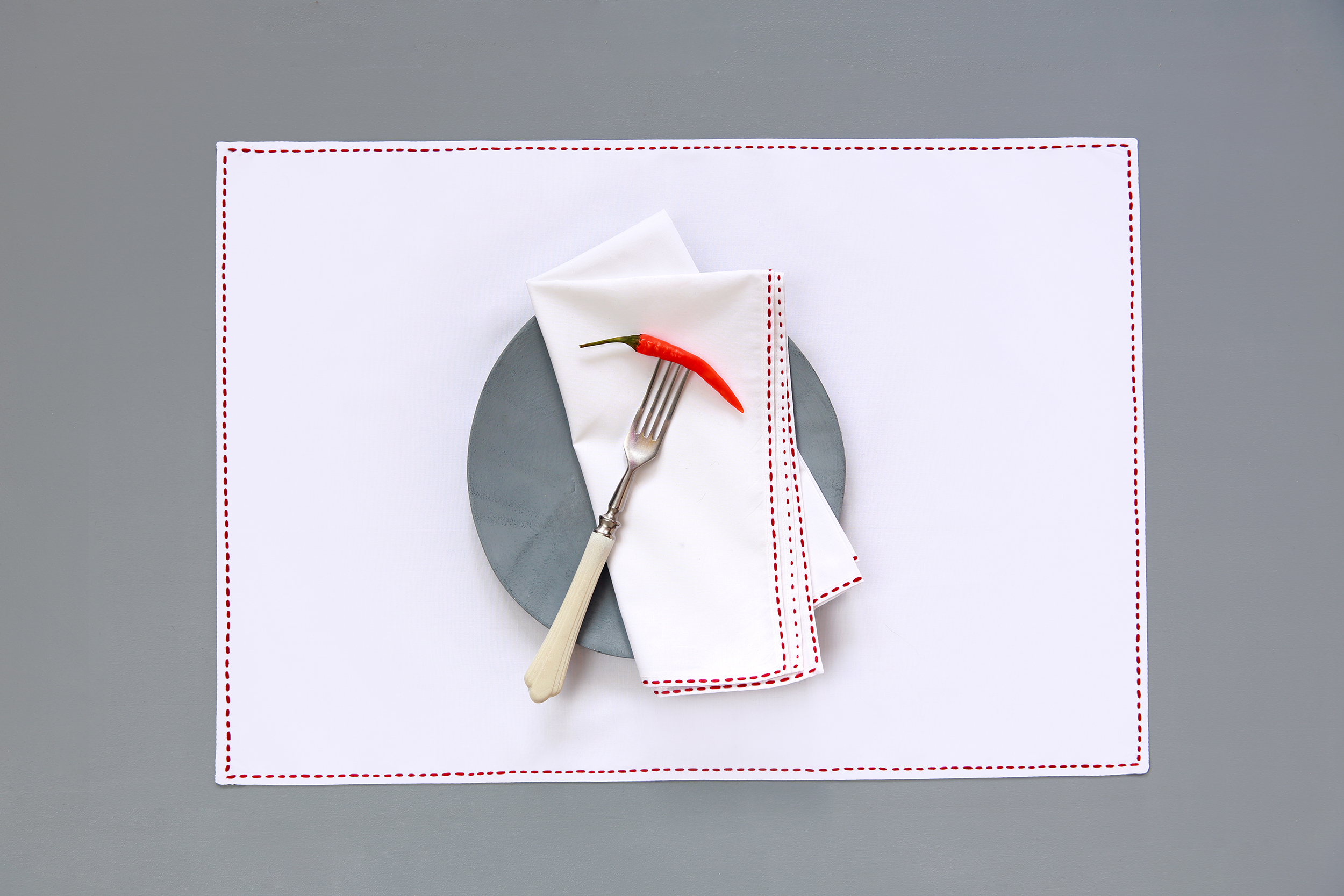 VALERIE BARKOWSKI TABLE LINEN BLANC TRASS CARMIN CREDIT TANIA PANOVA 2