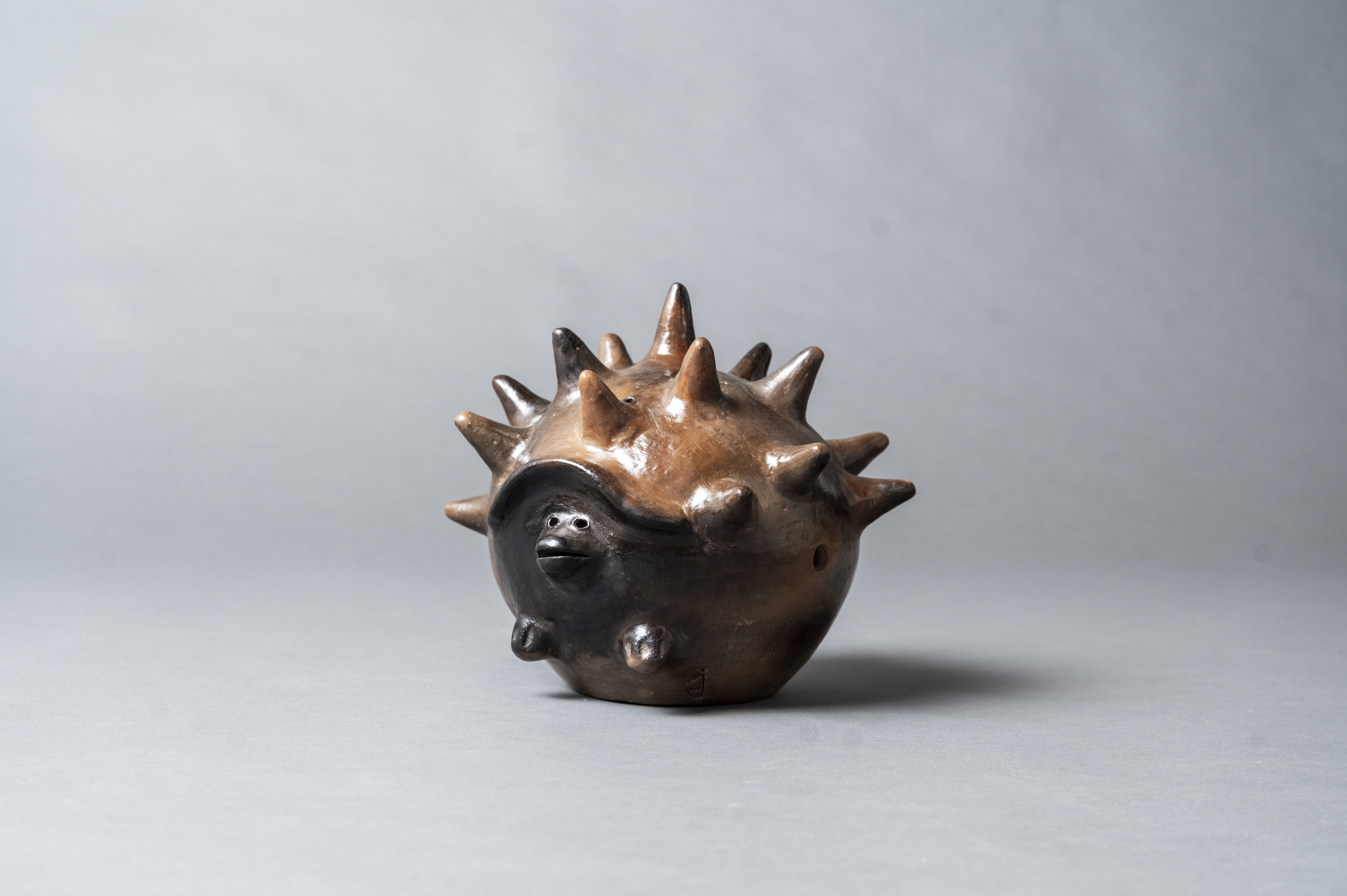 CB26 SORRY WE RE CLOSED JULIA ISIDREZ PUERCO ESPIN CHICO HAND BUILT CERAMIC 27CM X 27CM X 20CM 2025