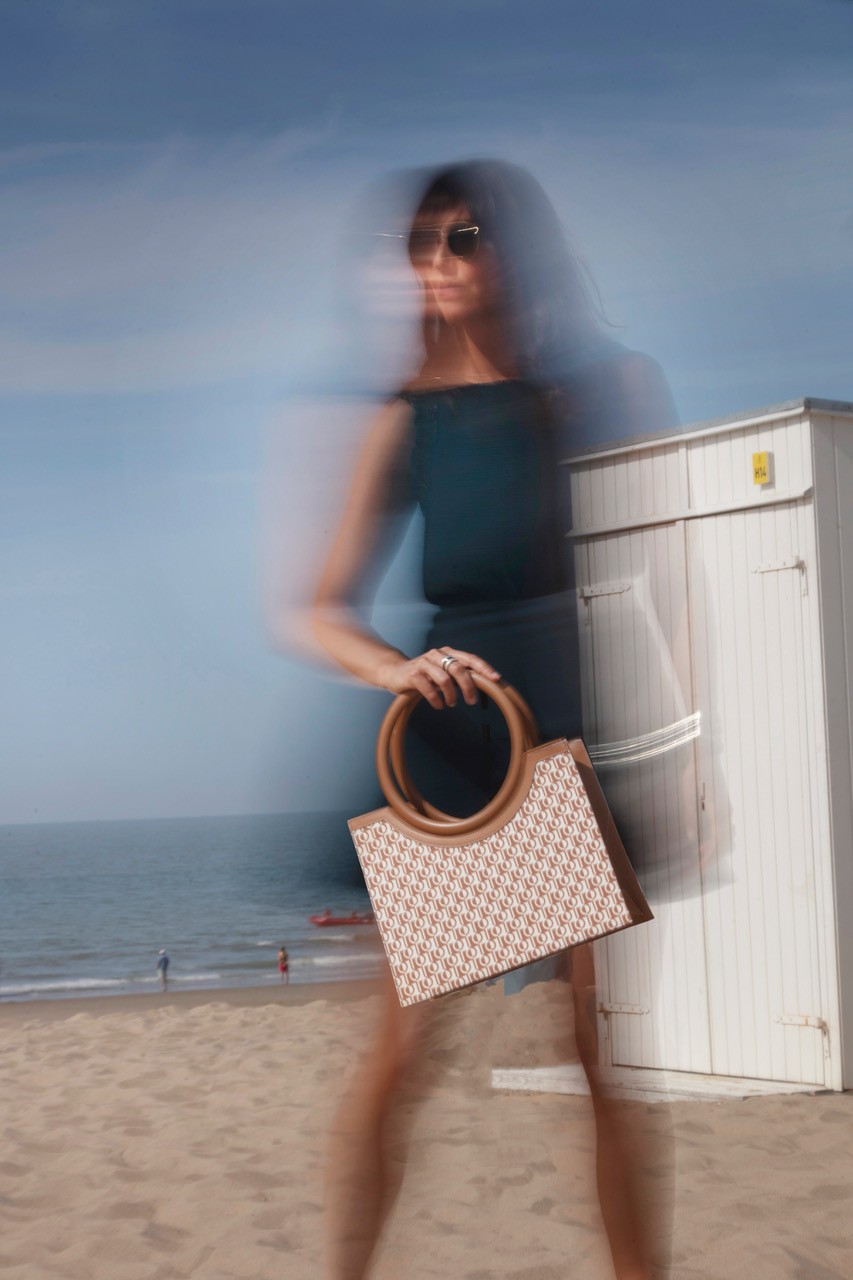 AMOROMA BY THE SEA TOTE BAG (9) CREDIT THIERRY MALTY