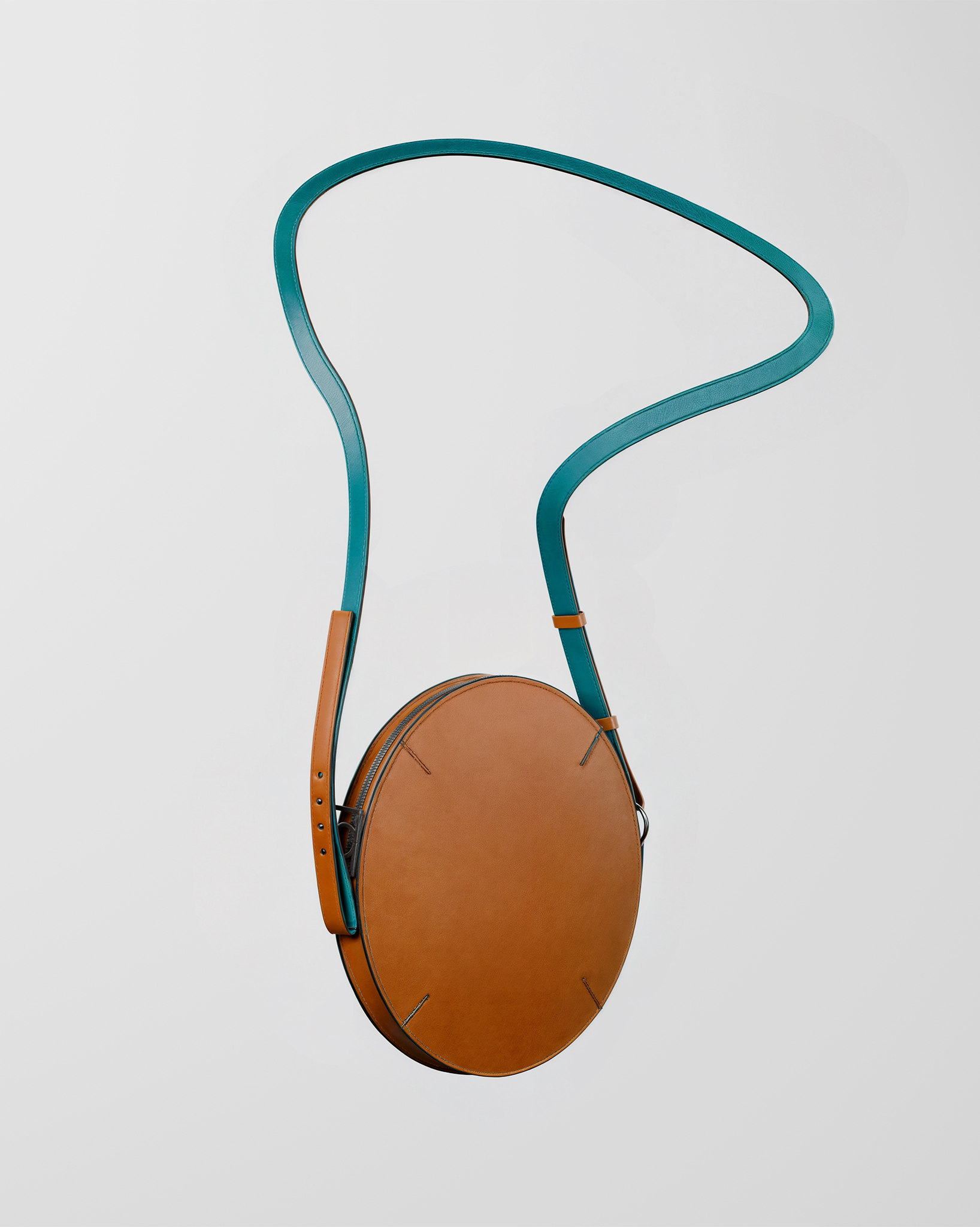 AMOROMA THE ROUND BAG 24