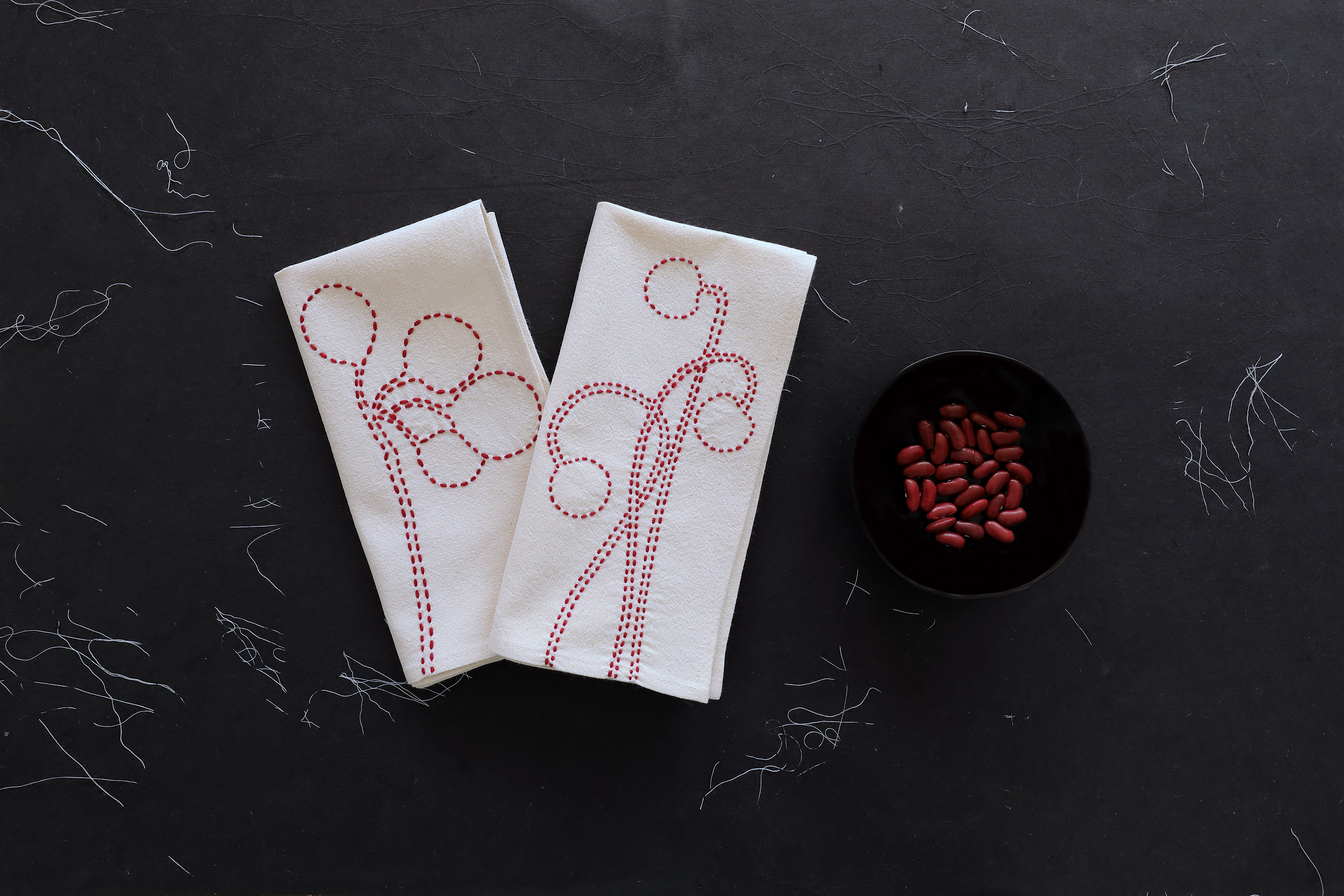 VALERIE BARKOWSKI HANA40 HANA17B LINGE TABLE ECRU FINITION ROUGE SERVIETTE CREDIT MANON DE CLERCQ