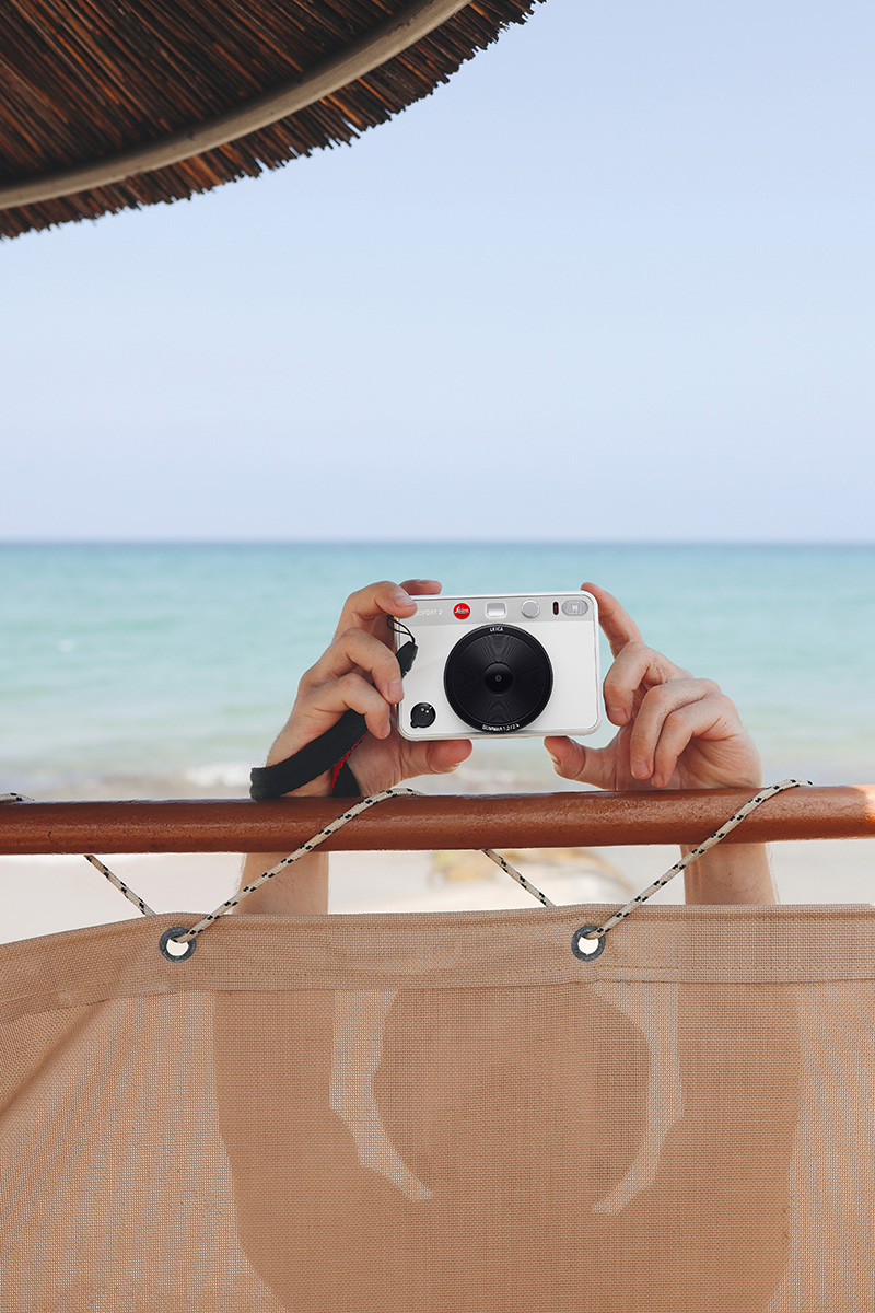 LEICA SOFORT 2 WHITE 399 EUR CAMPAIGN IMAGE 3