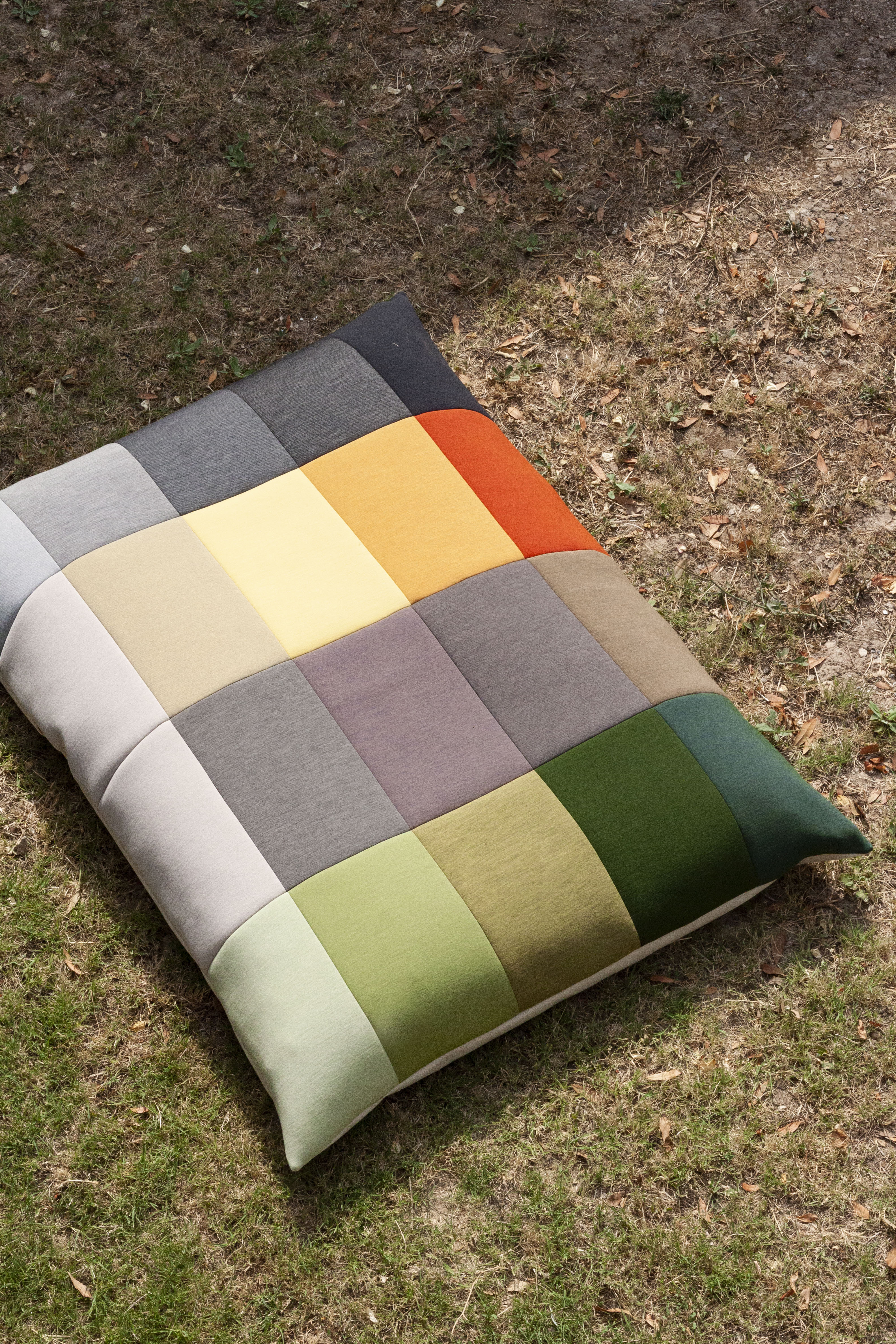 CID AL23 SYBILLE BERGER BIG CUSHION N1 ET VESTE N24 2024 PHOTO SYBILLE BERGER