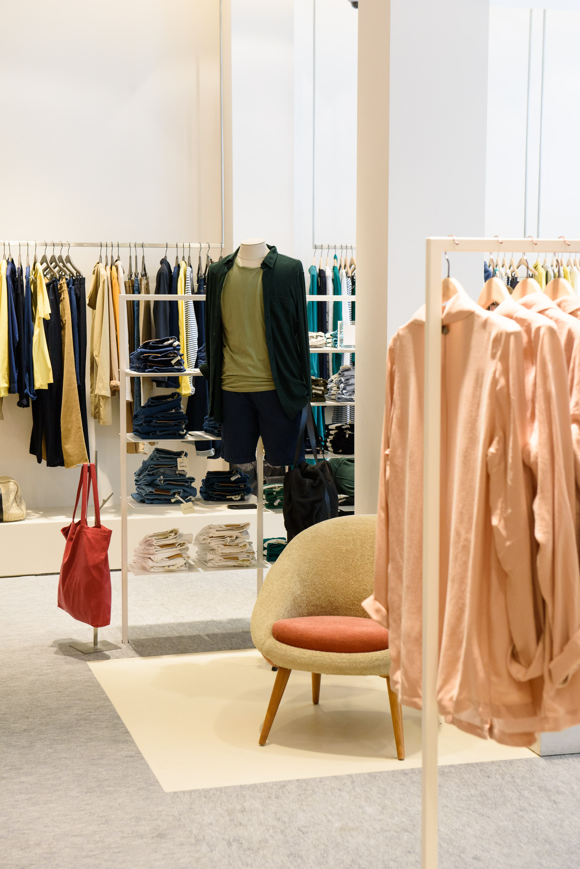 AMERICAN VINTAGE BRUSSELS LOUISE STORE 7