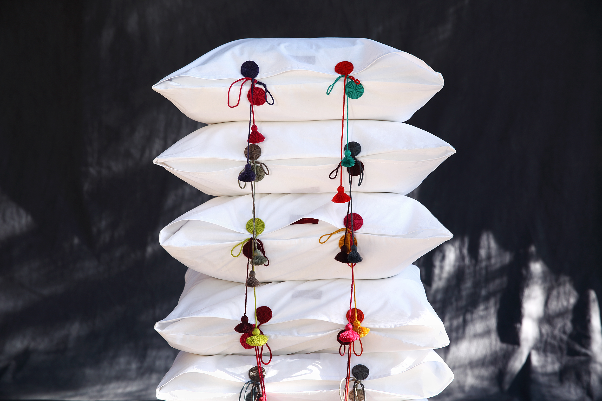 VALERIE BARKOWSKI CAMPAIGN BED LINEN BLANC TAIES YUMI CREDIT TANIA PANOVA