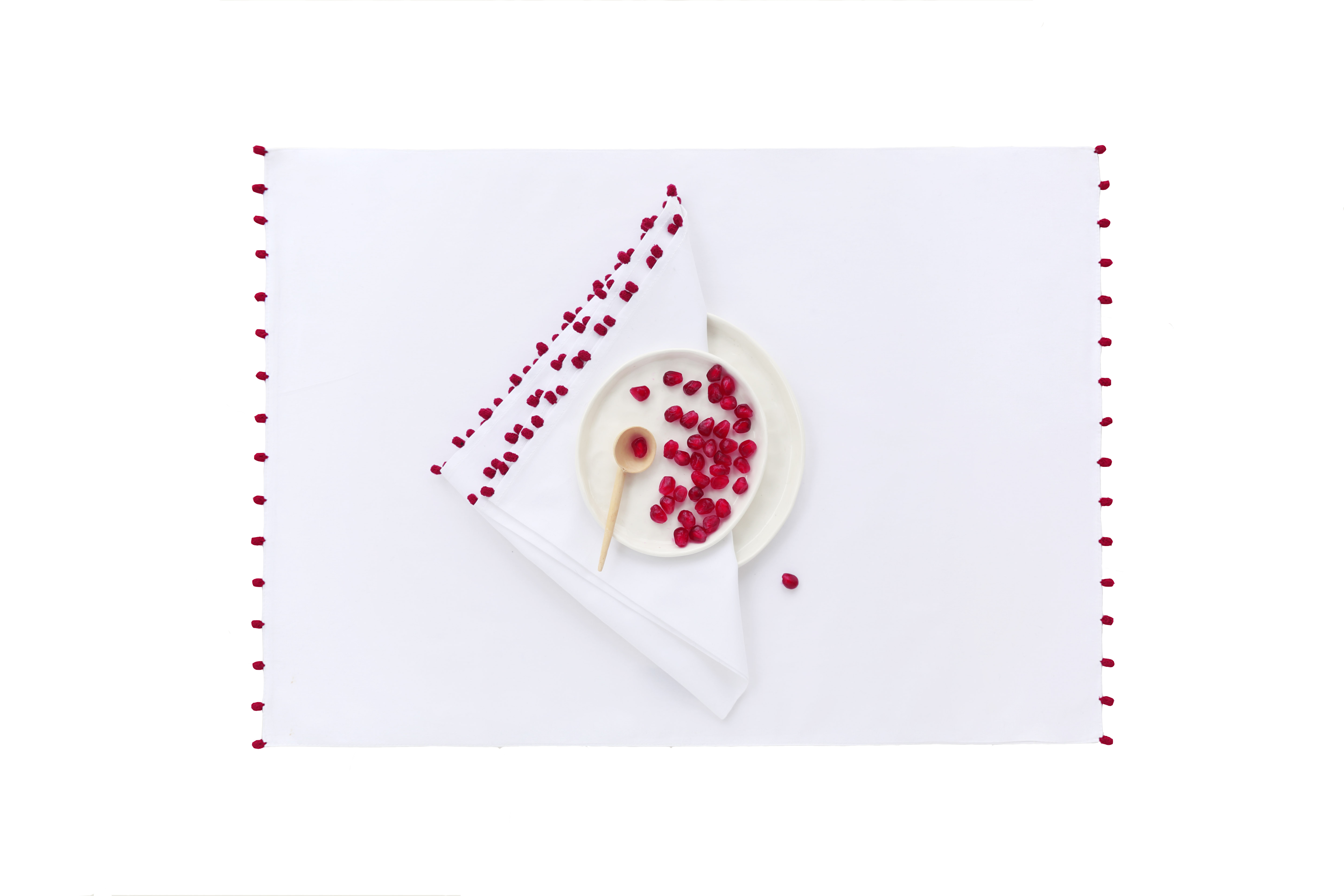 VALERIE BARKOWSKI AYA LINGE TABLE BLANC CARMIN SET SERVIETTE CREDIT TANIAPANOVA 32A56EUR