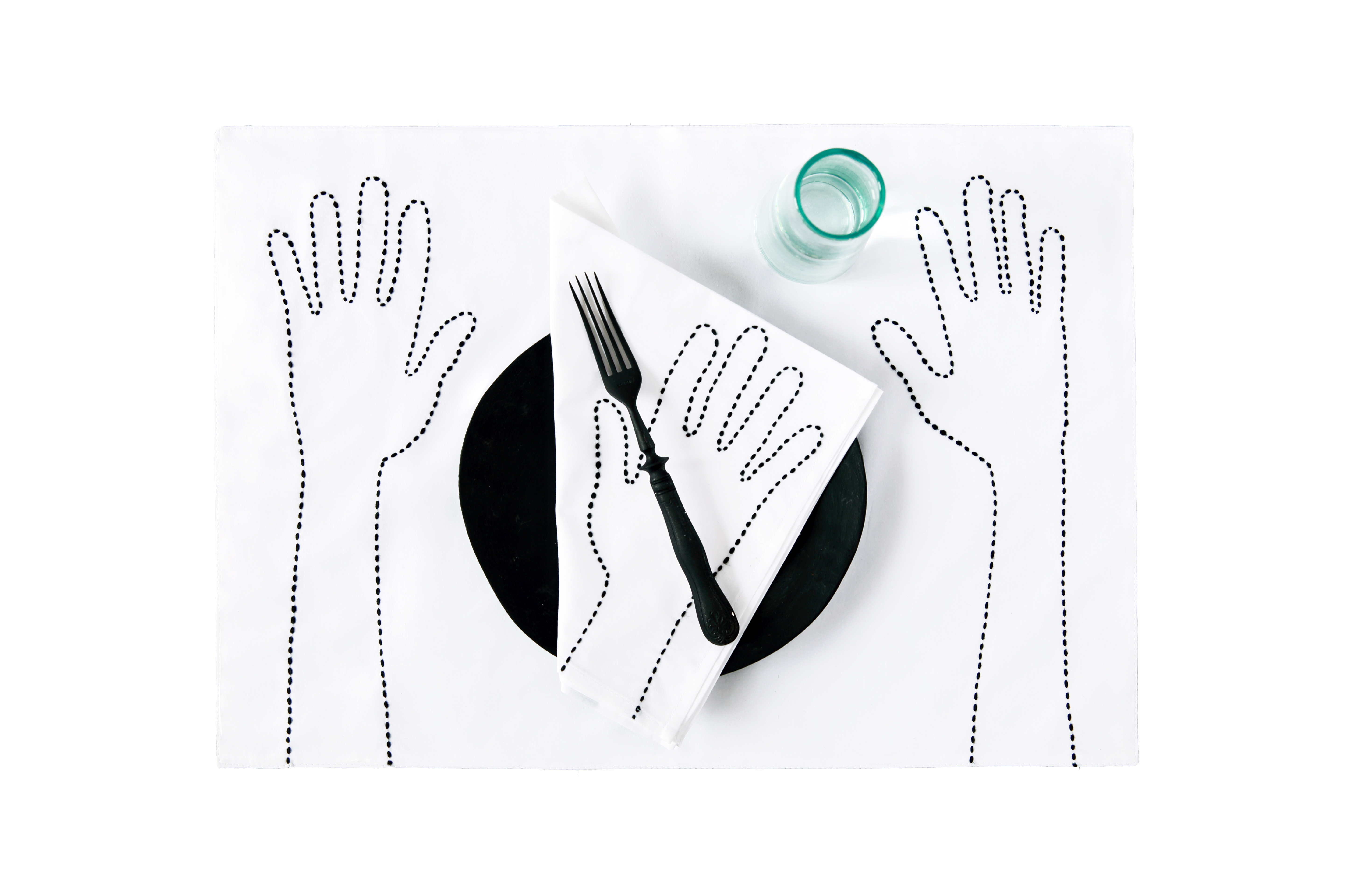 VALERIE BARKOWSKI OTIS LINGE TABLE BLANC NOIR SET SERVIETTE CREDIT TANIA PANOVA 22A35EUR