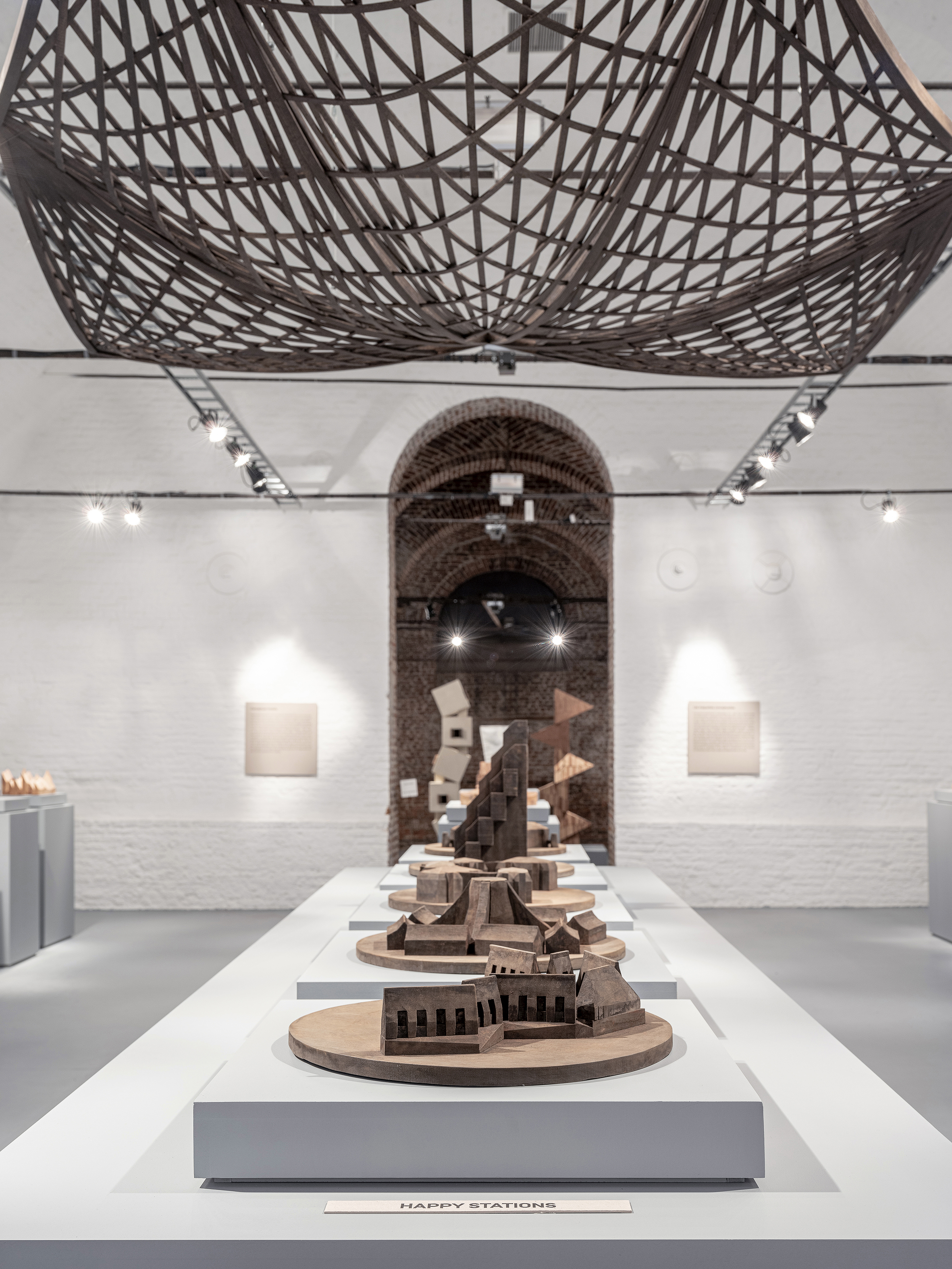 CID DE LUCCHI 105 CRED CAROLINE DETHIER