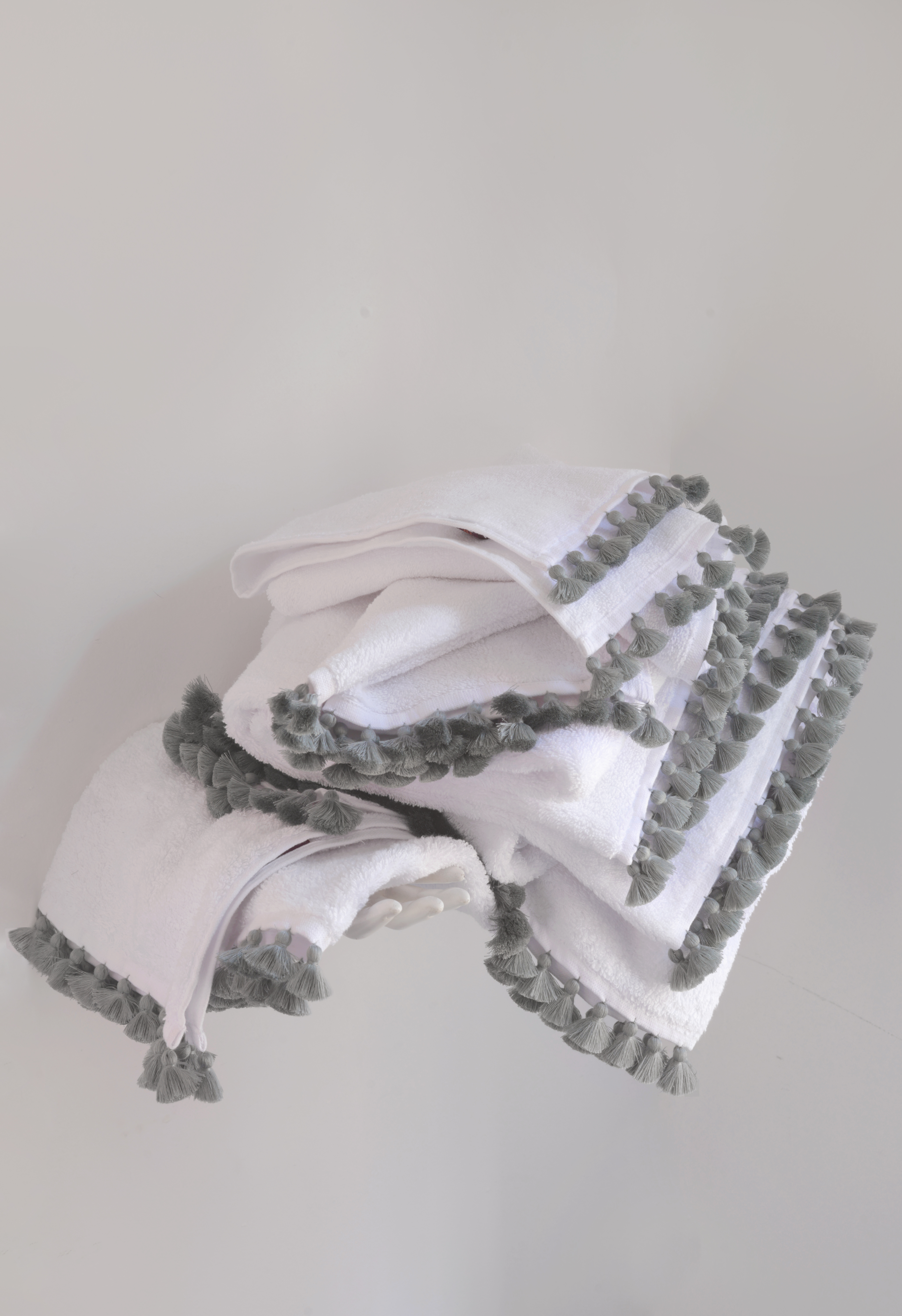 VALERIE BARKOWSKI LAMU WHITE BATH TOWELS WATER FINISH CREDIT TANIA PANOVA