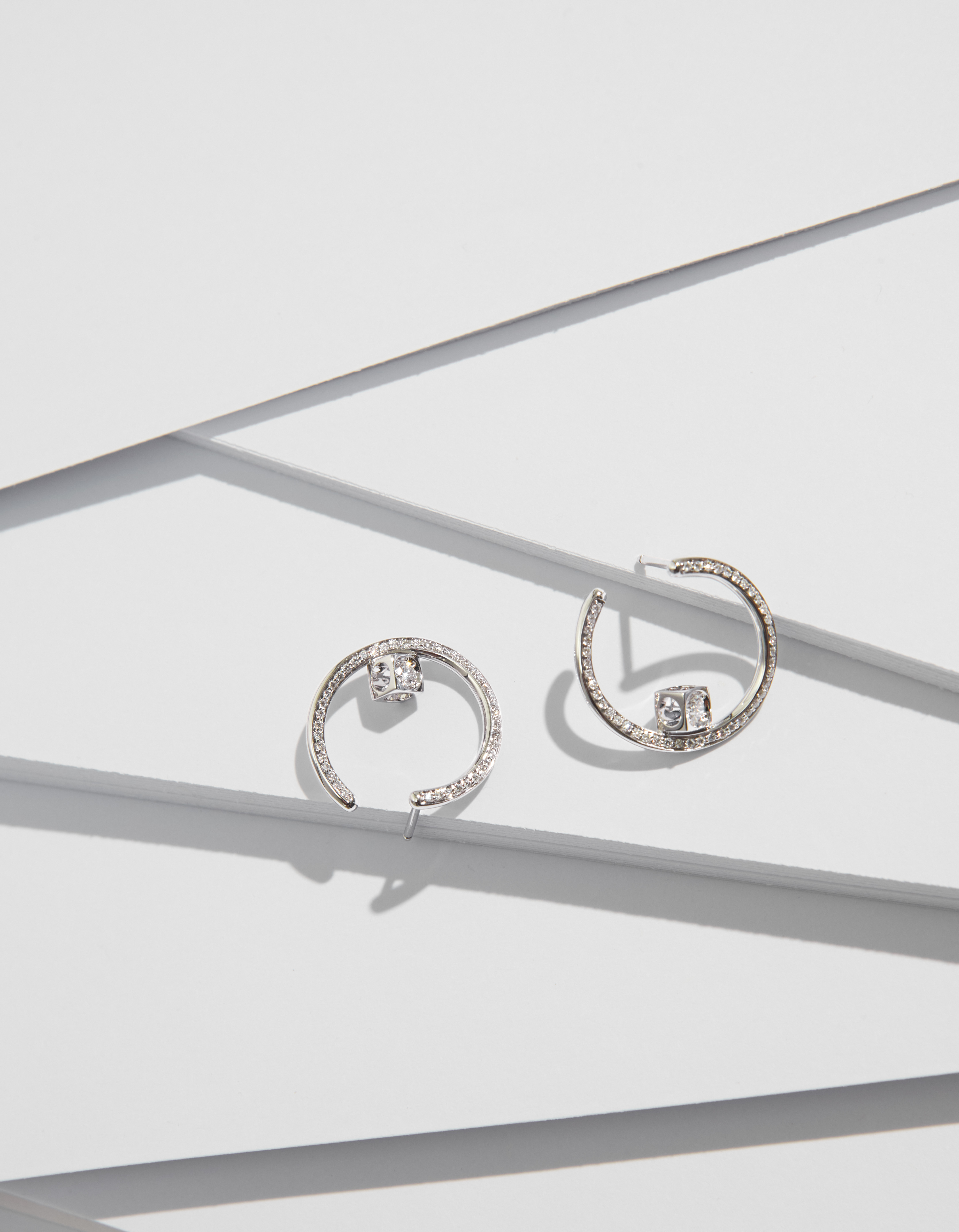 DINH VAN LE CUBE DIAMANT CREOLES SM WHITE GOLD AND DIAMONDS