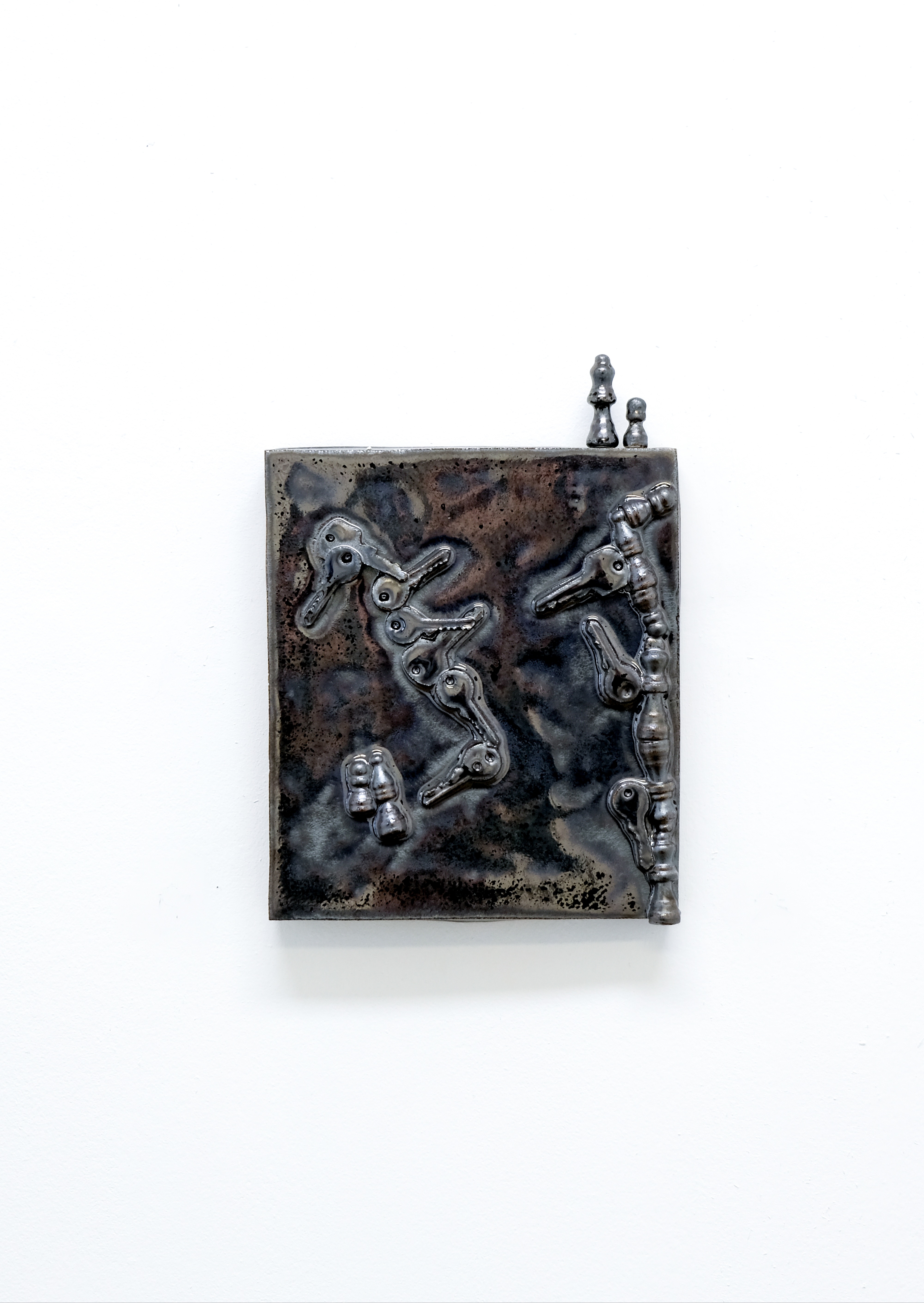 CERAMIC BRUSSELS 2026 ART PRIZE MARIE PIC MISSING KEYS MERGED GLAZED STONEWARE 31CM X 24CM X 5CM 2025 CREDIT ROMAIN BLANCK