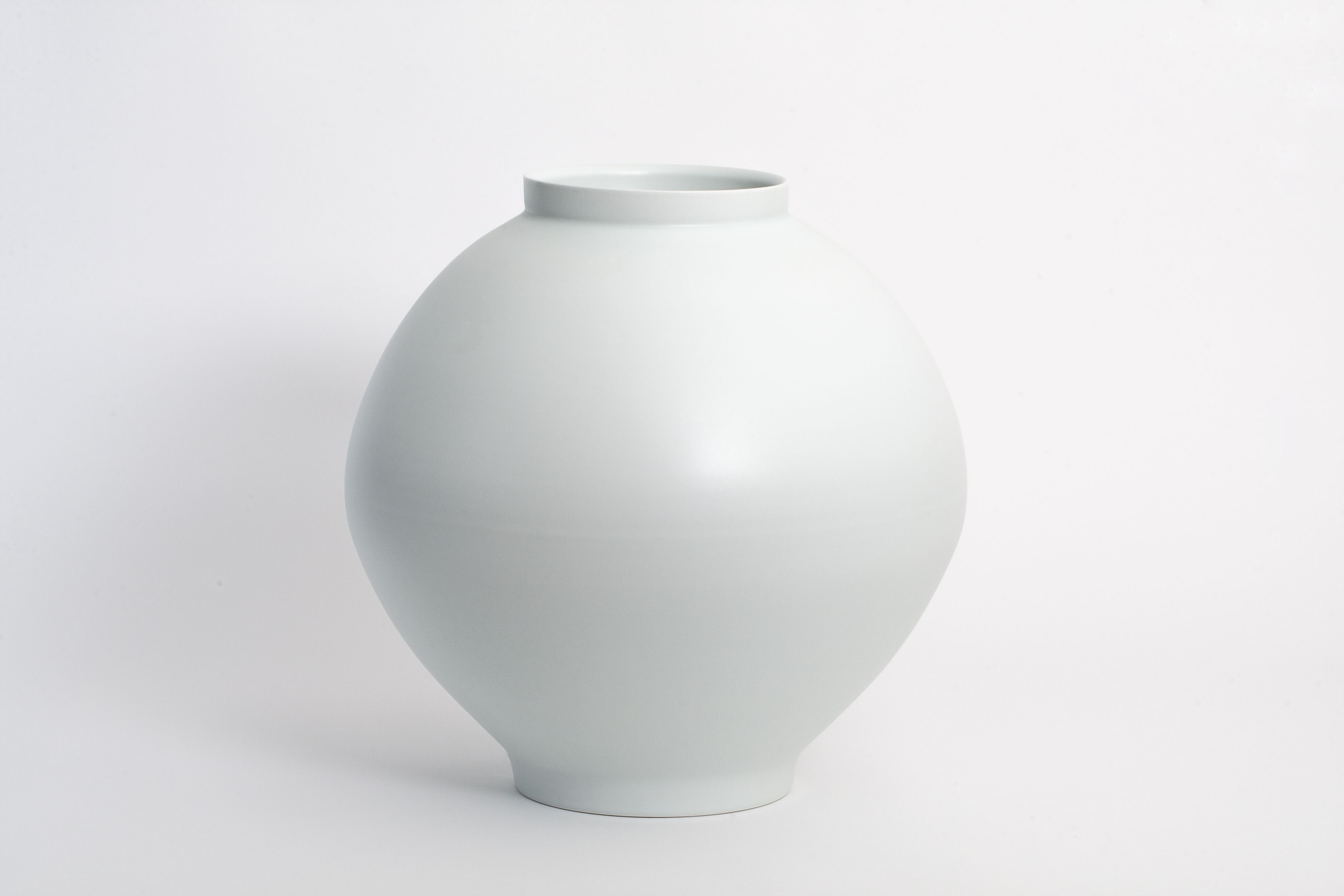 CB26 HAN COLLECTION KIM DONG BAIK MOON JAR  CREDIT KIM DONG BAIK