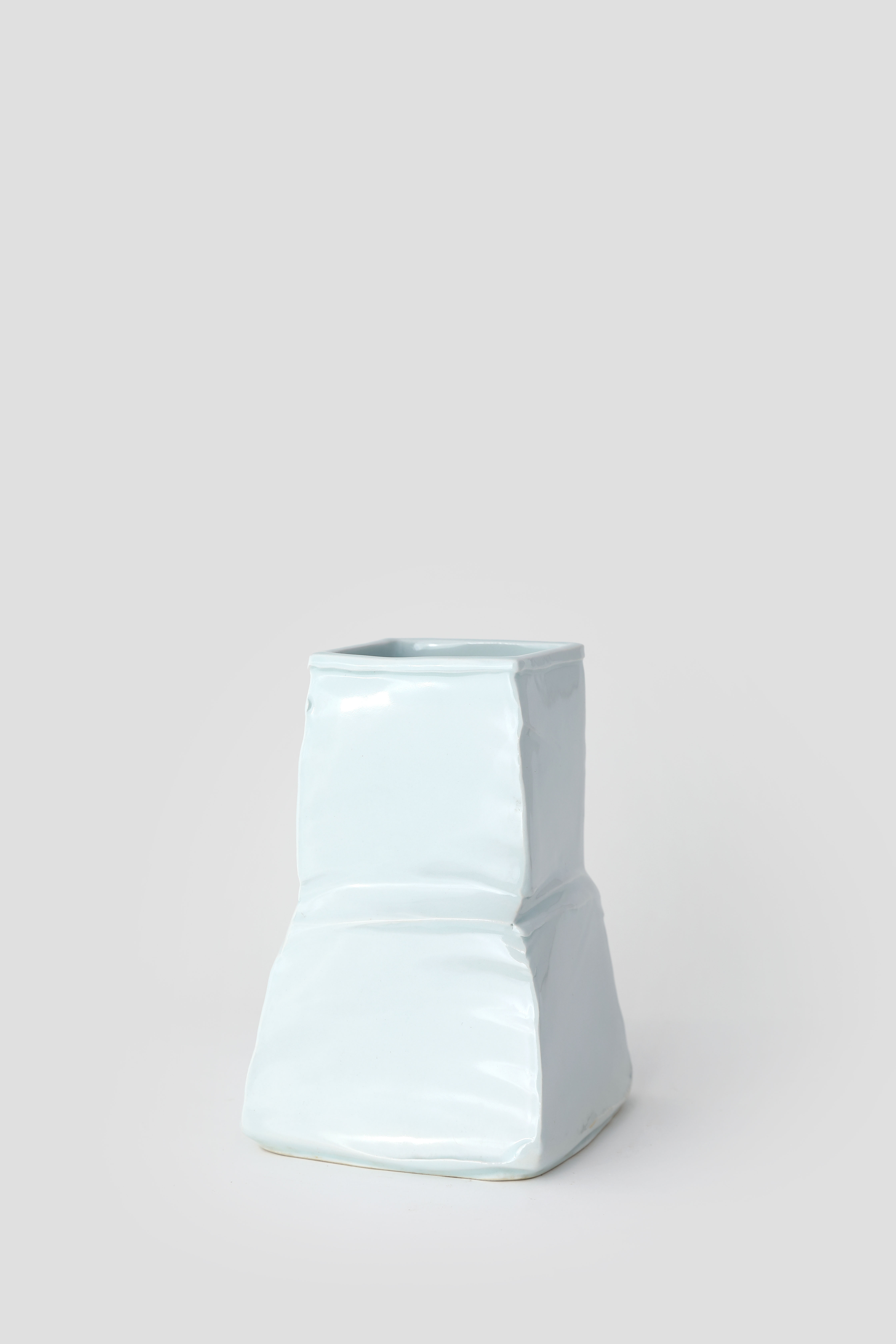 CB26 HAN COLLECTION SHIN SANG HO FACETED WHITE PORCELAIN  JAR CREDIT YE STUDIO