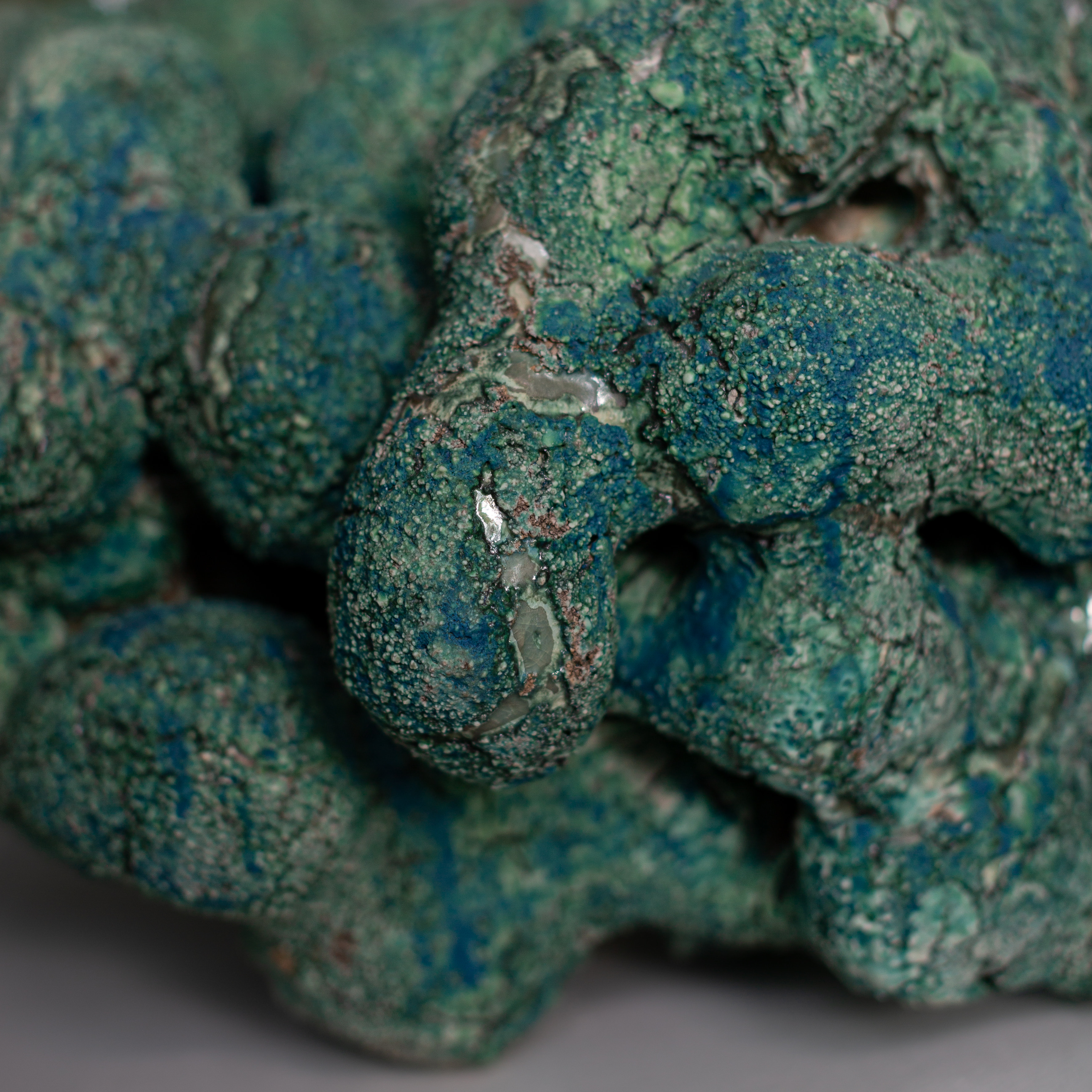 CB26 SKOG ART SPACE GALERIE EIRIK GJERDREM MELLOM 34CM X 50CM X 54CM MODELLED DIV TECHNICAL STONEWARE PORCELAIN GLAZE CREDIT LISBETH FINSADAL 2023 