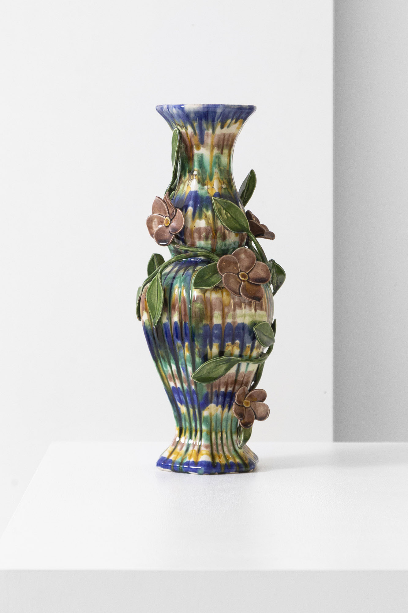 CB26 GALERIA ANTONELLA VILLANOVA KRUGER DANIEL PAIR OF VASES 1 STONEWARE GLAZE 28CM X 15CM X 15CM 997 CREDIT OMAR GOLLI