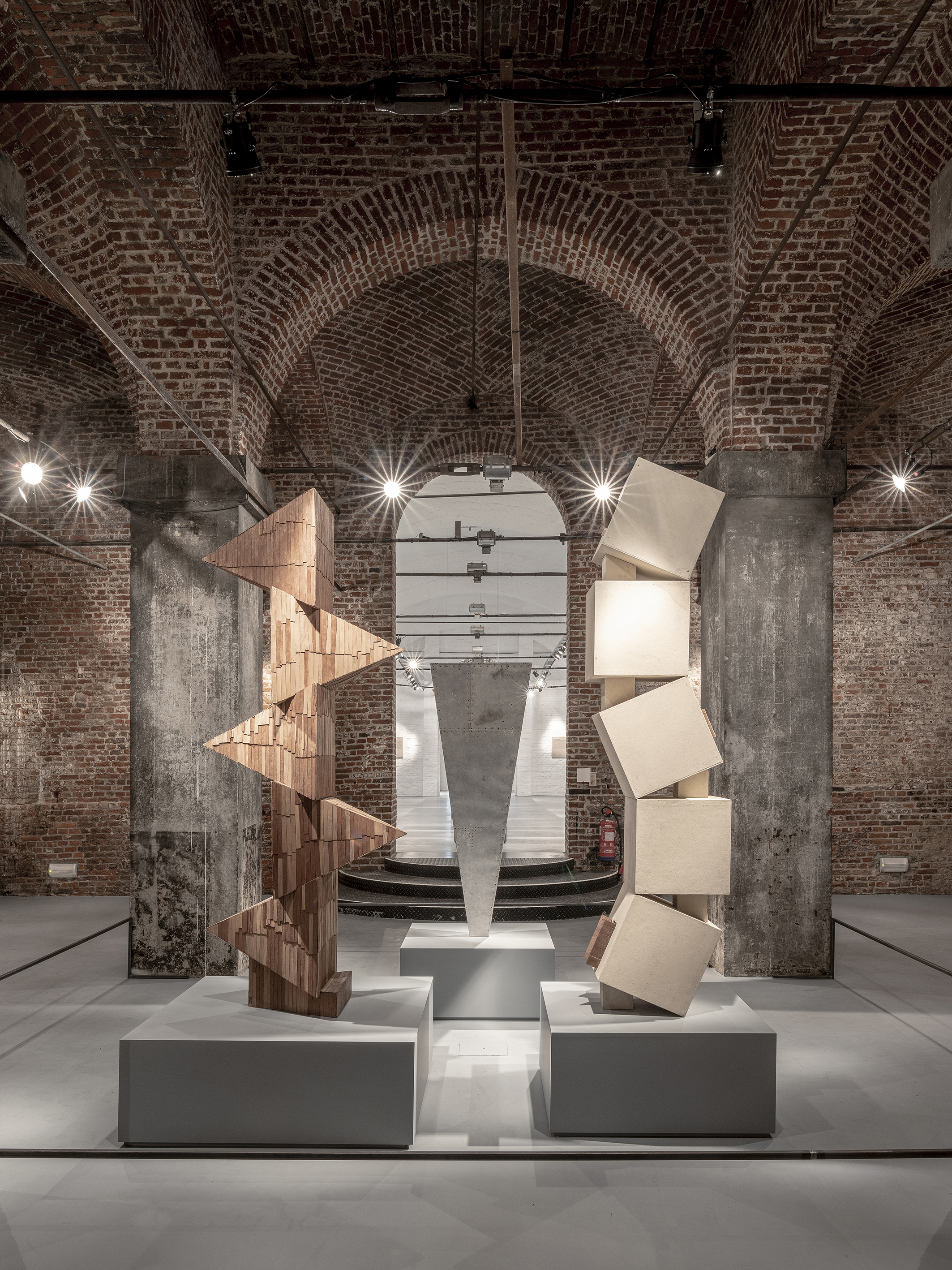 CID DE LUCCHI 125 CRED CAROLINE DETHIER