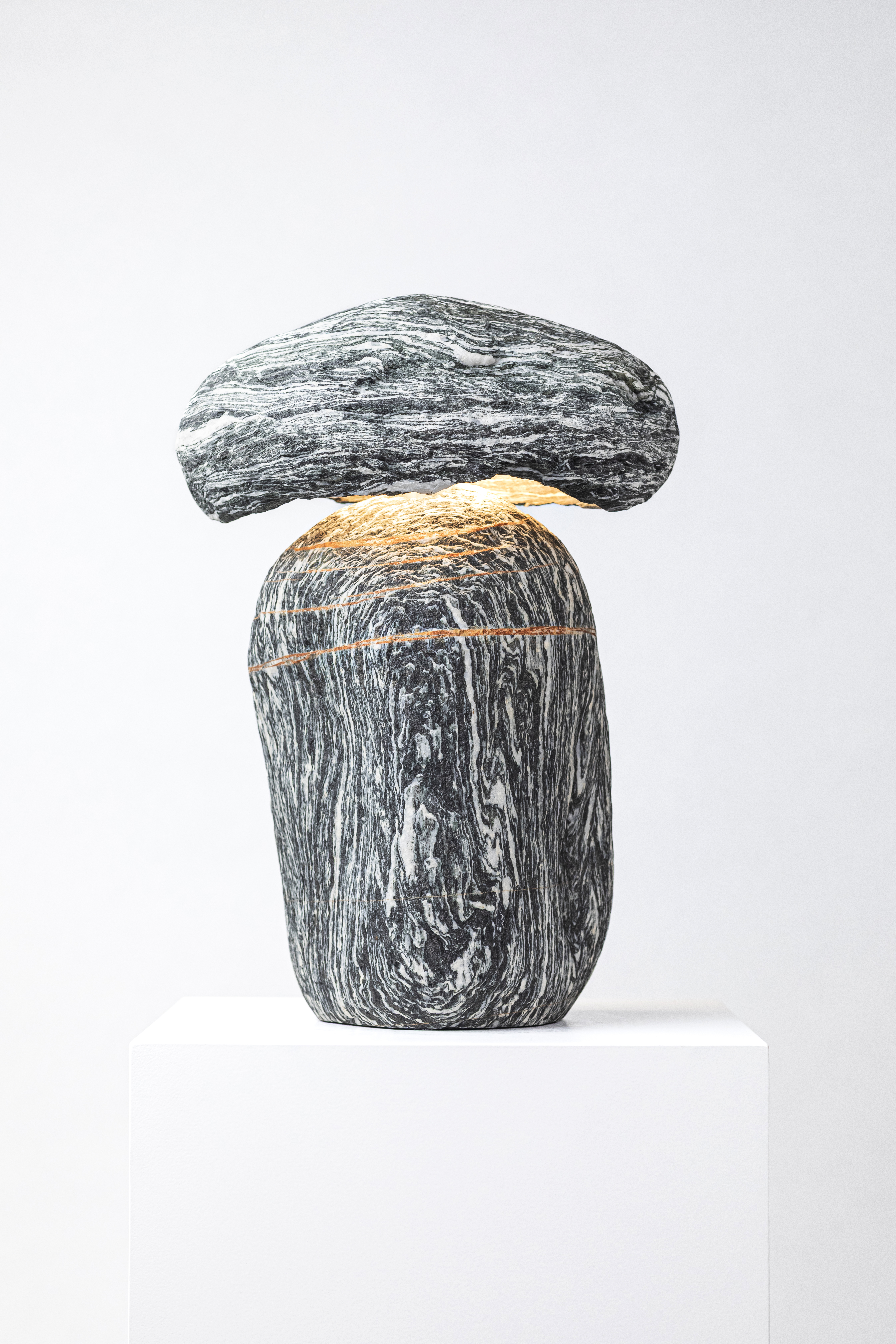 THE ROOMS SORRY WE ARE CLOSED MAARTEN DE CEULAER CAIRN LIGHT 24 CREDIT SISKA VANDECASTEELE