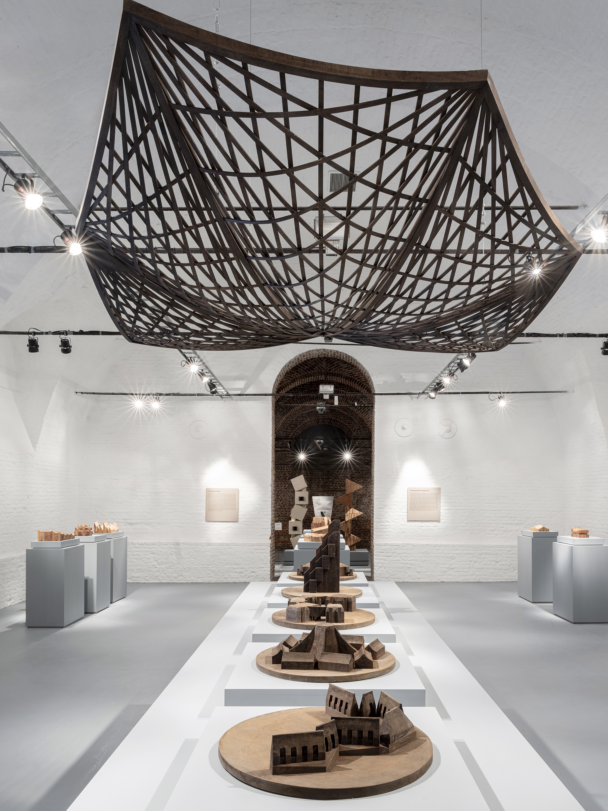 CID DE LUCCHI 83 CRED CAROLINE DETHIER