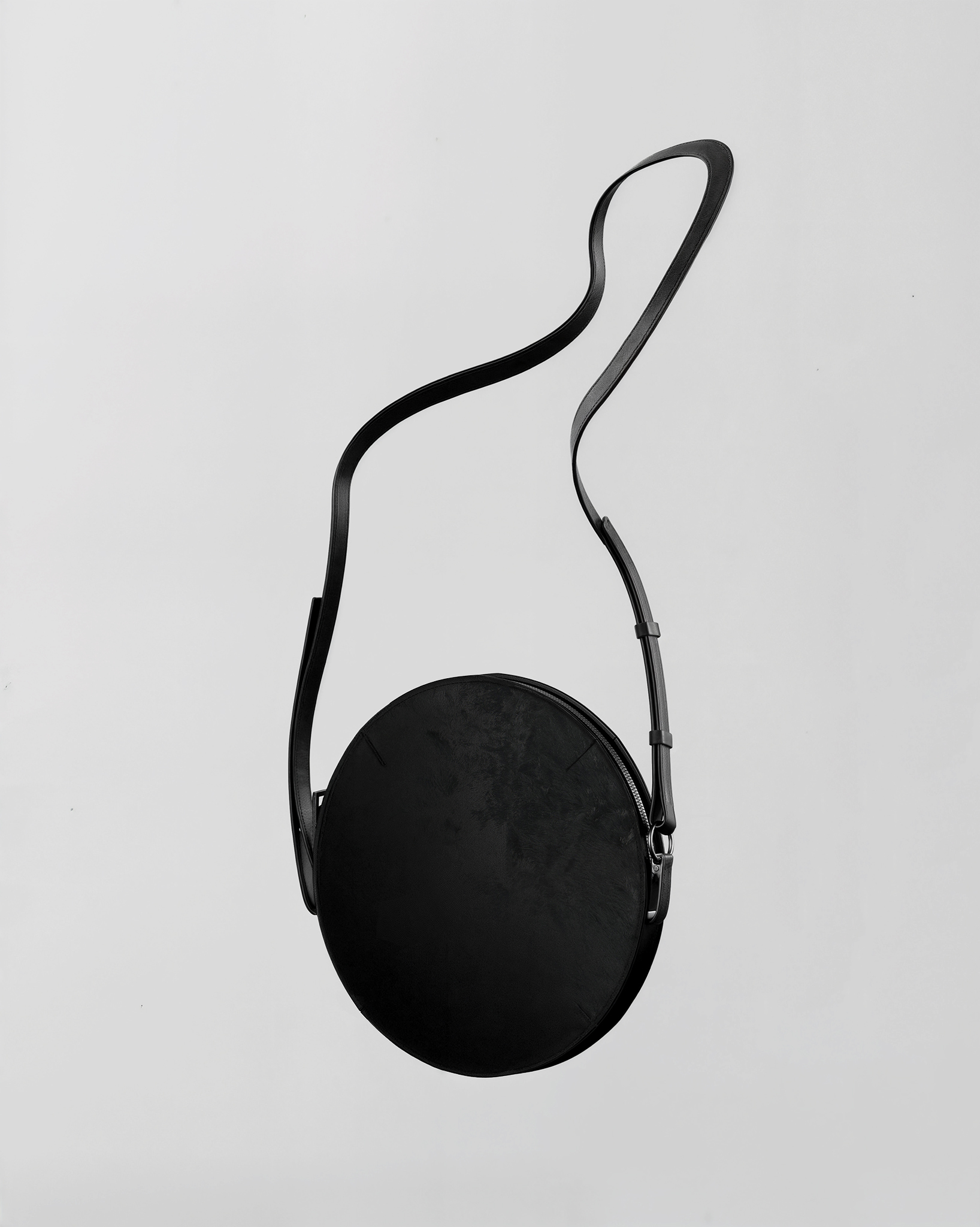 AMOROMA THE ROUND BAG 01