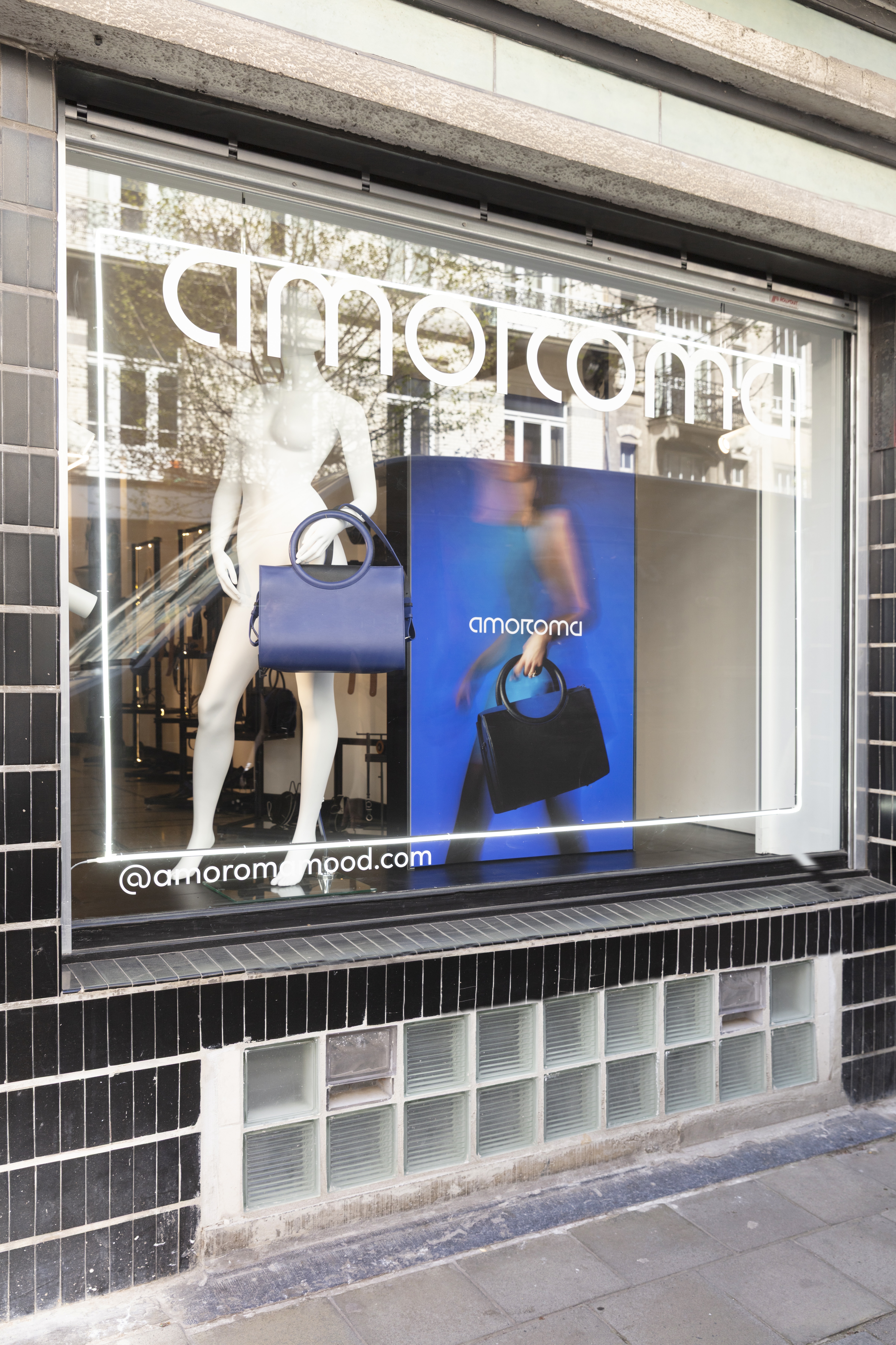 AMOROMA VISUALS BOUTIQUE 005