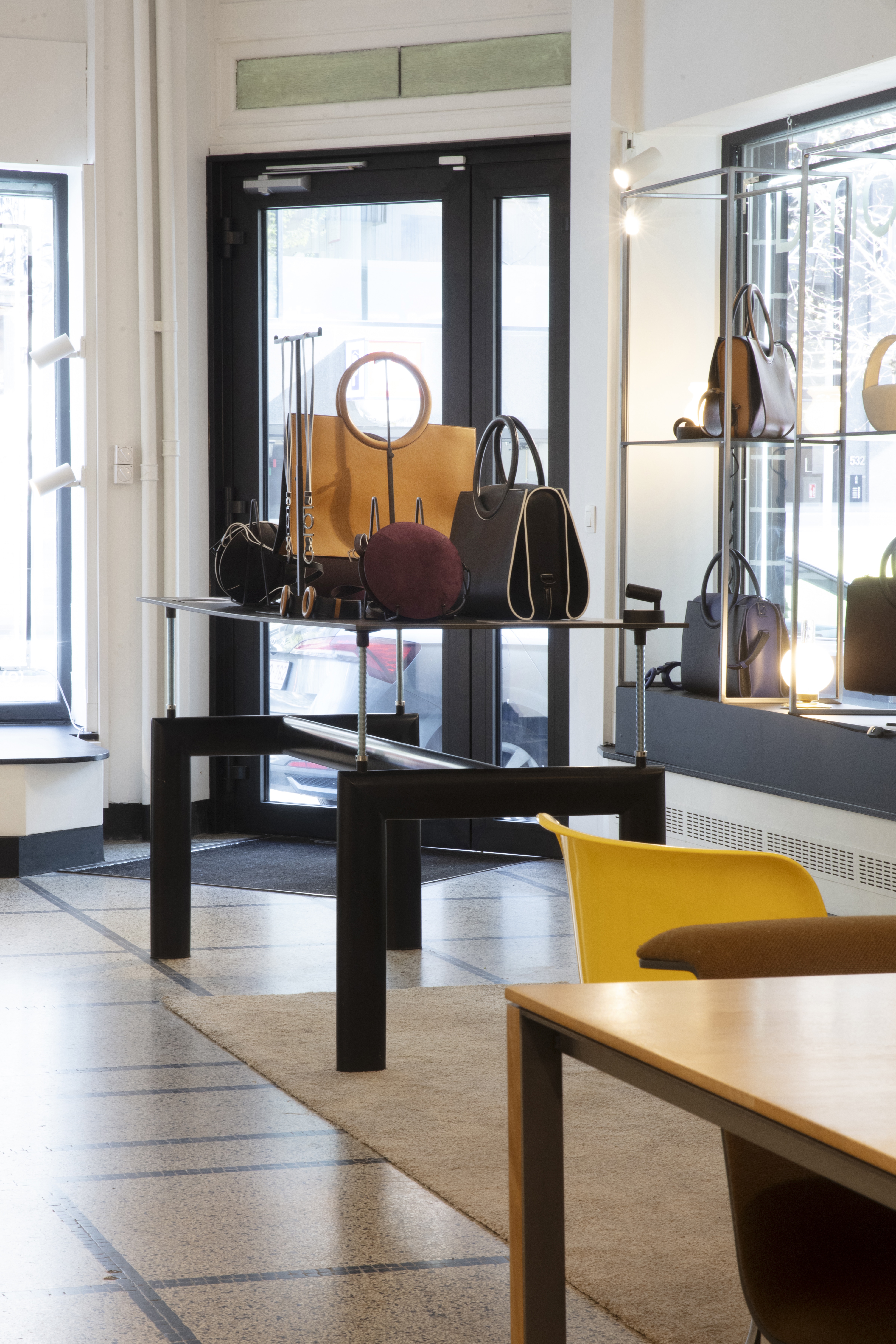 AMOROMA VISUALS BOUTIQUE 053