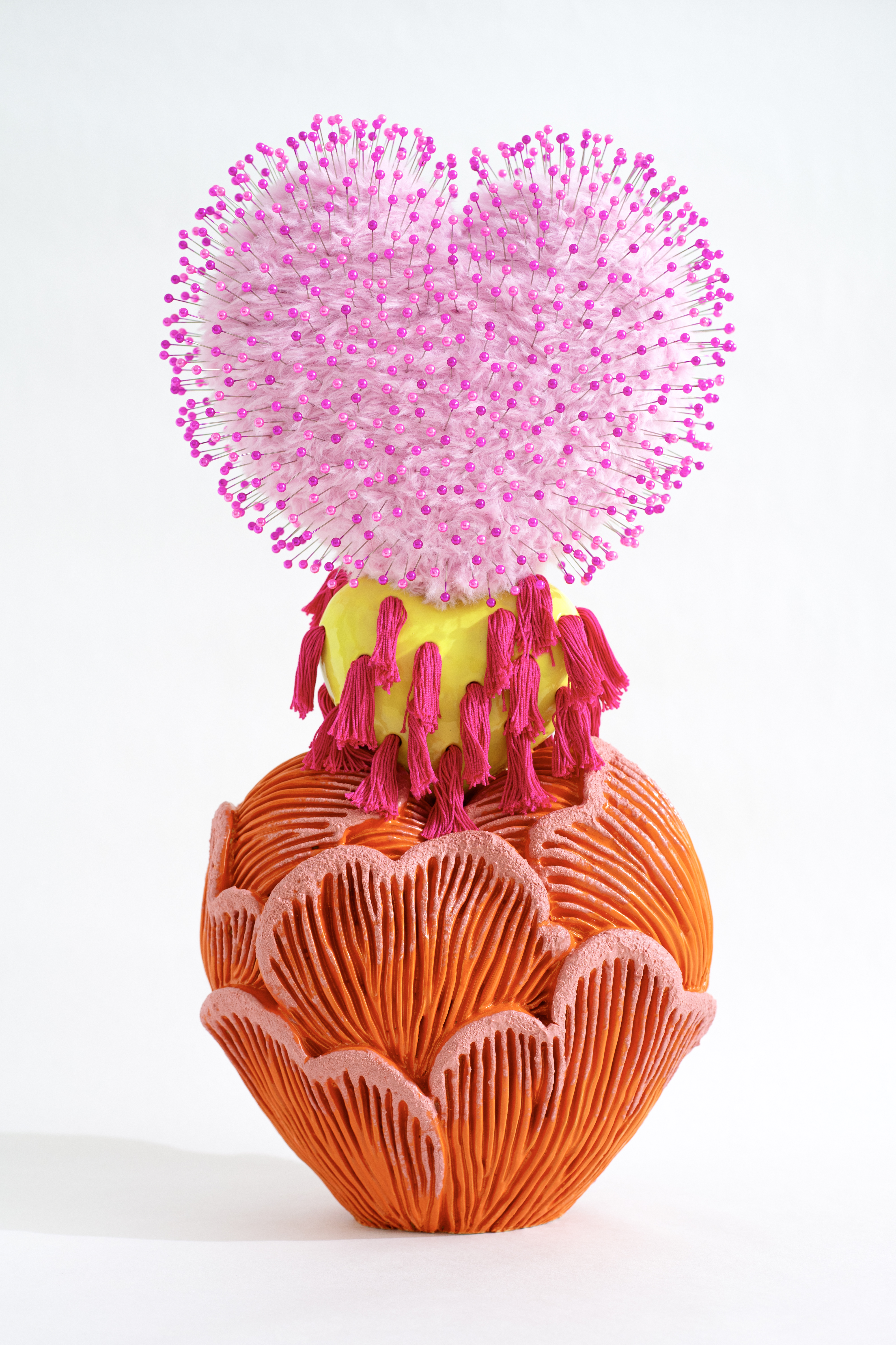 AAF26 ROOF ART GALLERY KYOKO SUZUKI LOVE BOMB HAND BILD AND FIRING CERAMIC GLAZE MIXED MEDIA 2025 51X27X16CM