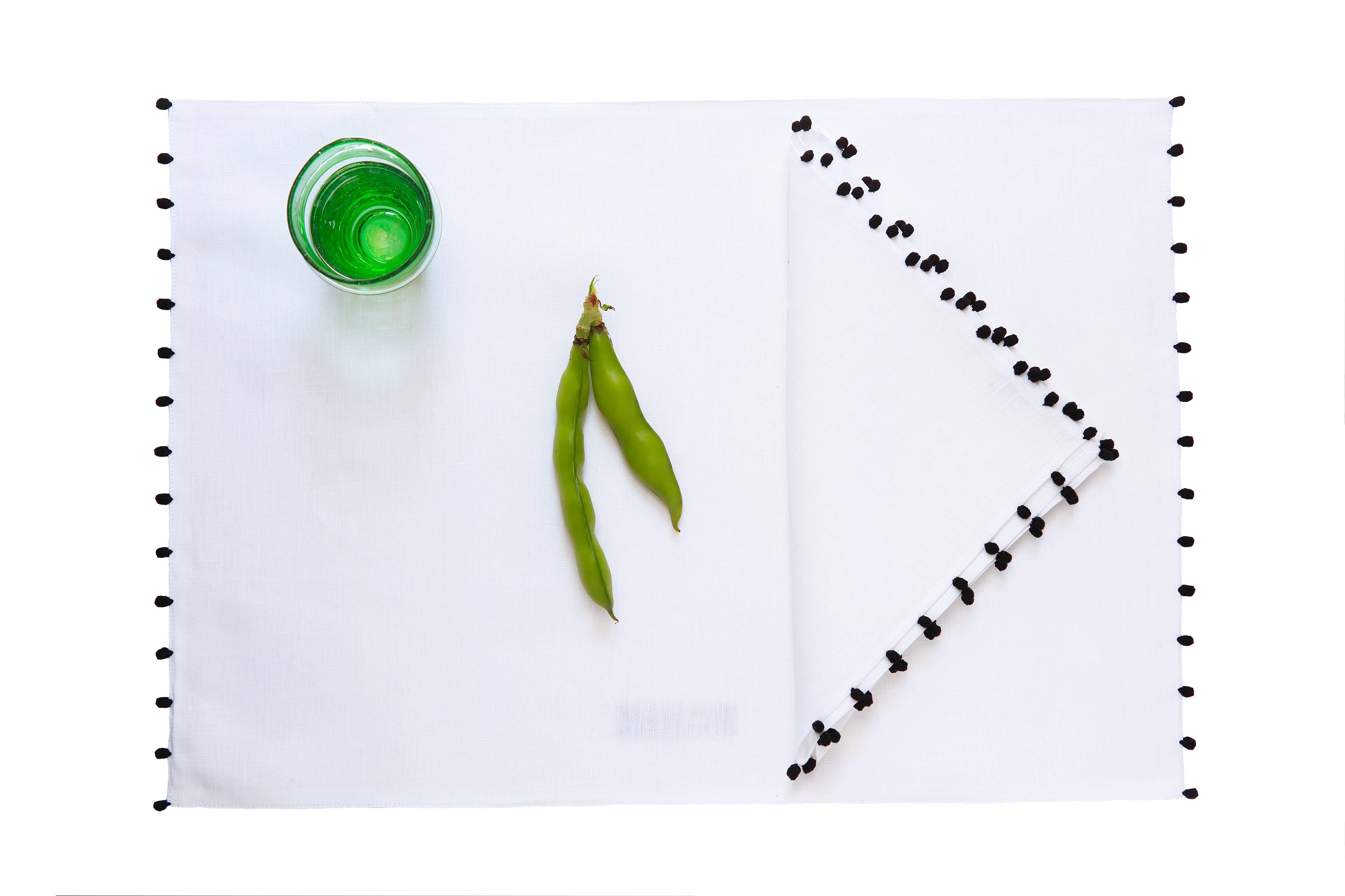 VALERIE BARKOWSKI AYA LINGE TABLE BLANC FINITION NOI SET SERVIETTE CREDIT TANIA PANOVA