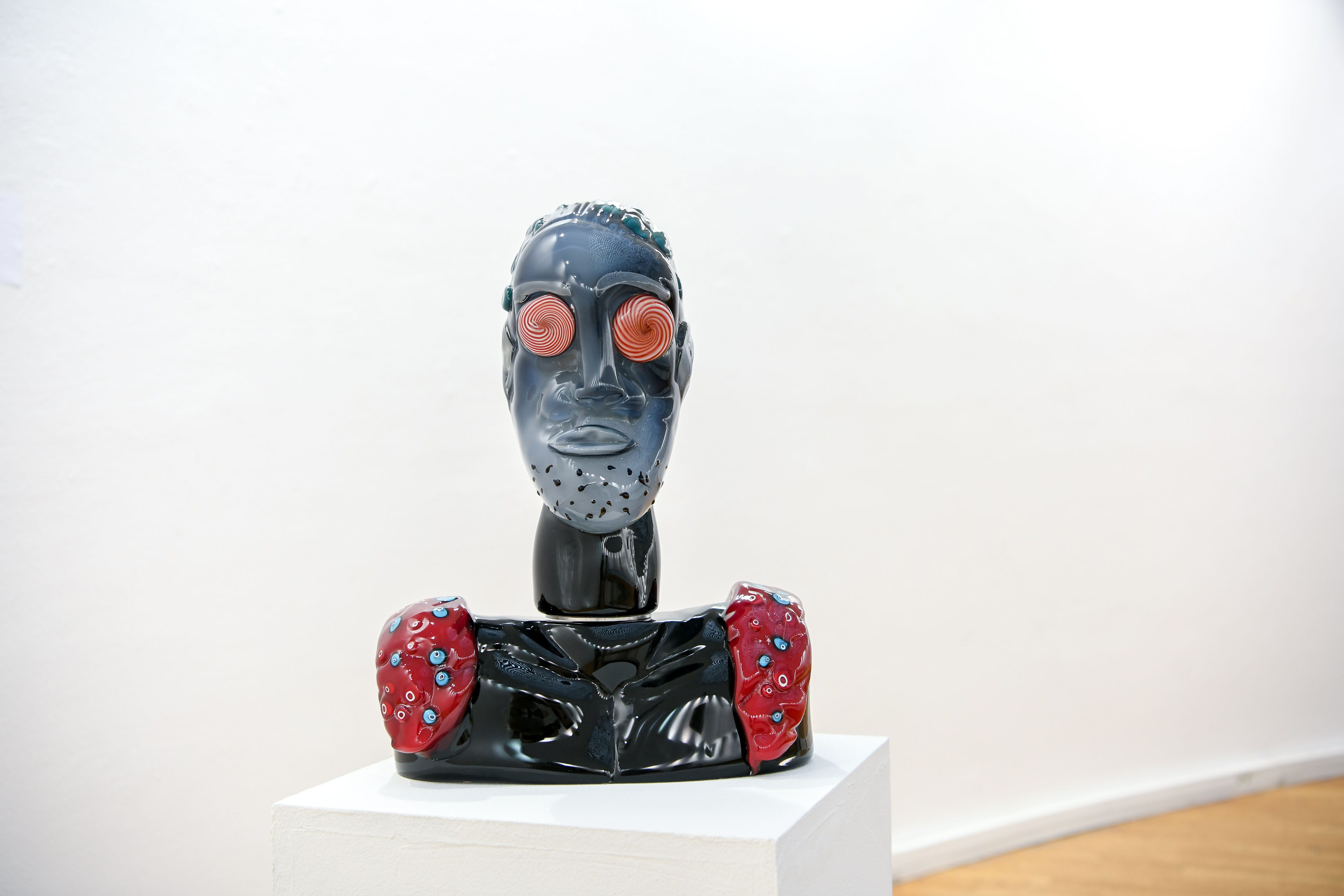 CB26 AL TIBA9 GALLERY BARRY WOLFRYD SHELL SHOCKED MURANOGLASS 49×36×16CM 2023