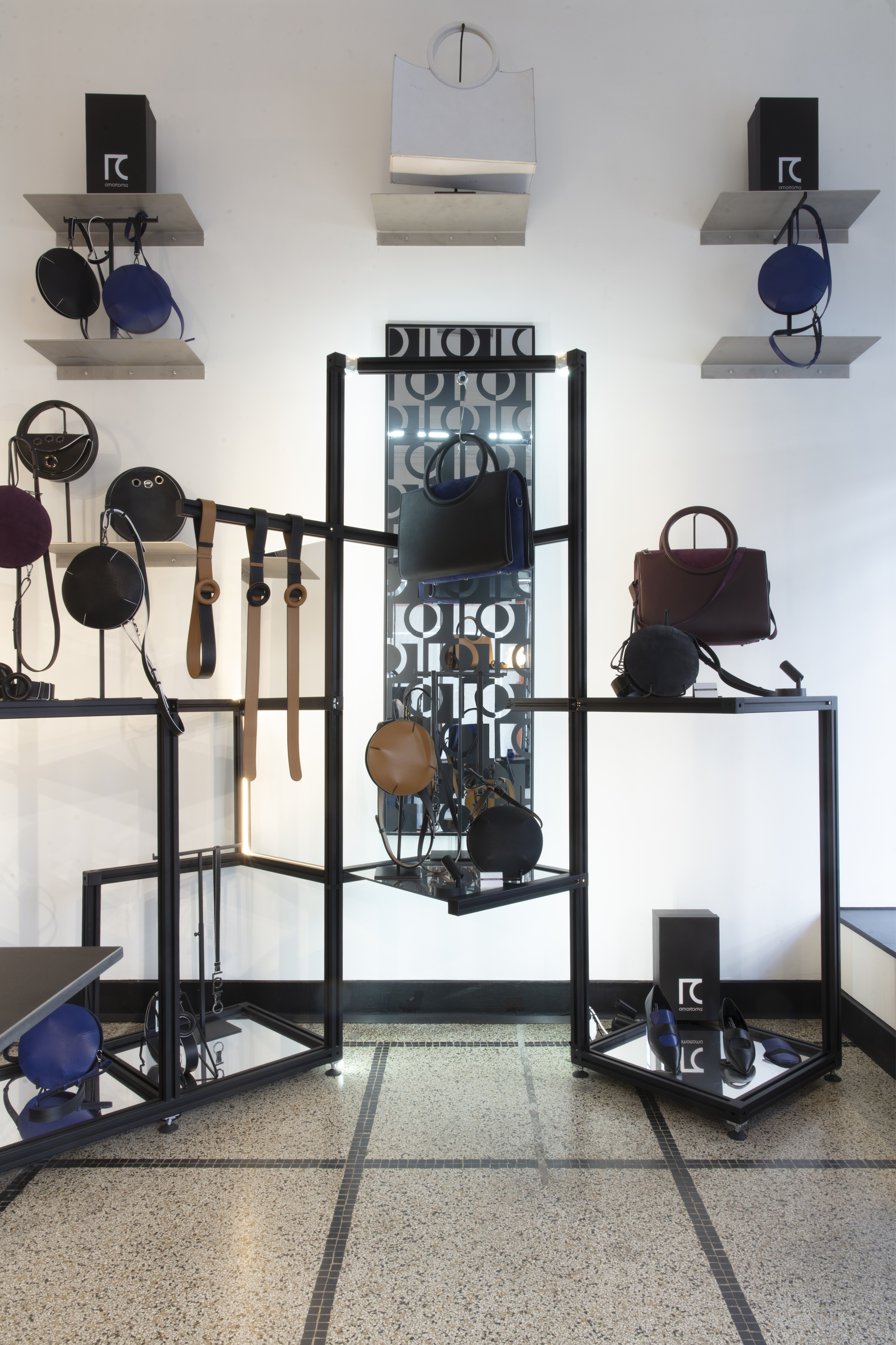 AMOROMA VISUALS BOUTIQUE 019