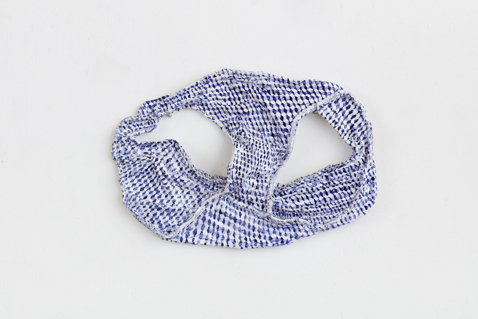 CB26 GALERIE JUDITH ANDREAE JANIS LOHRER UNTERHOSE POMPEJI 2024 GLAZED CERAMICS 27CM X 38CM X 7CM CREDIT JMR DOKUMENTATION