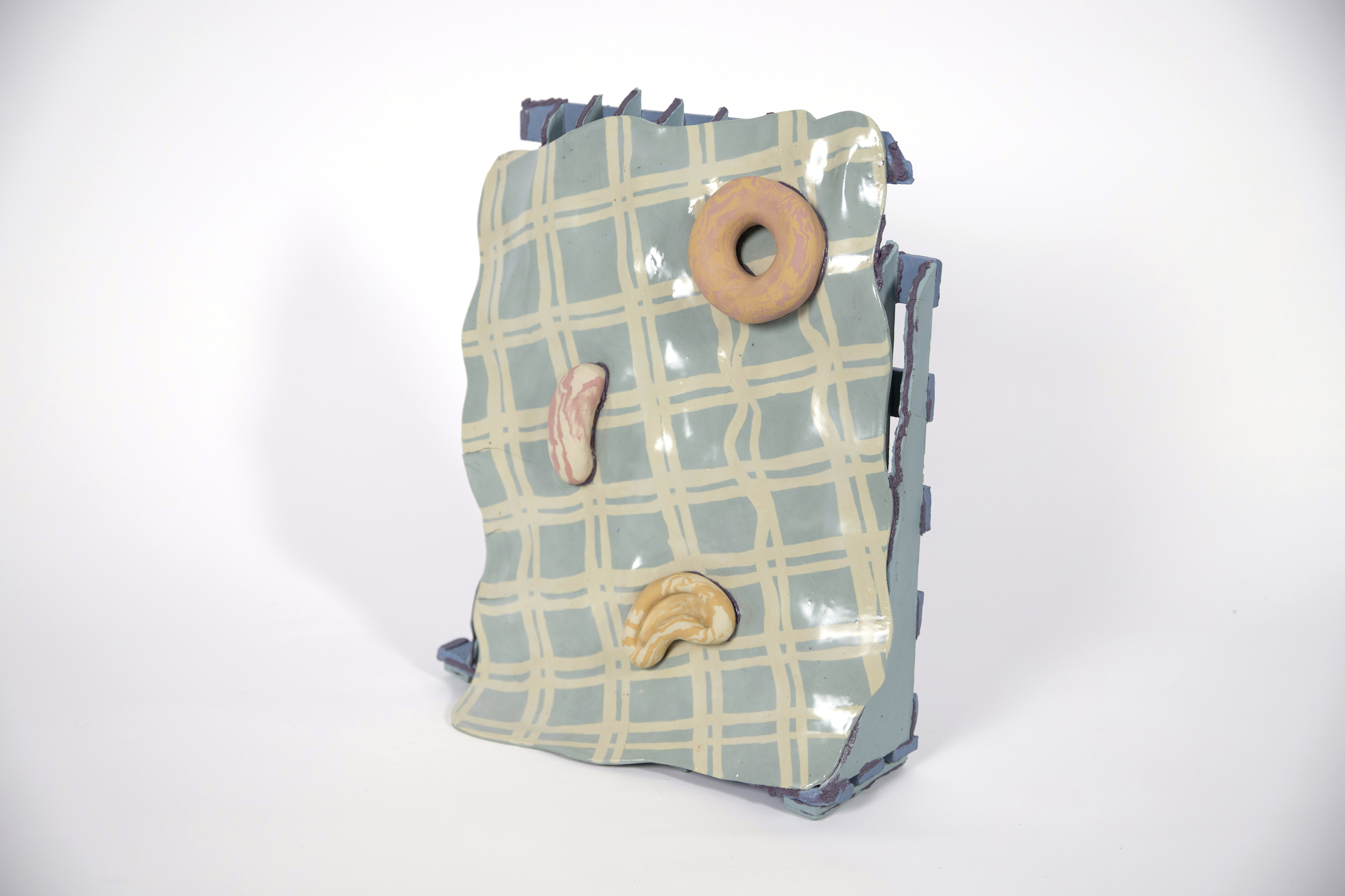 CERAMIC BRUSSELS 2026 ART PRIZE SANTIAGO INSIGNARES HANGING TO THE PICNIC BLANKET