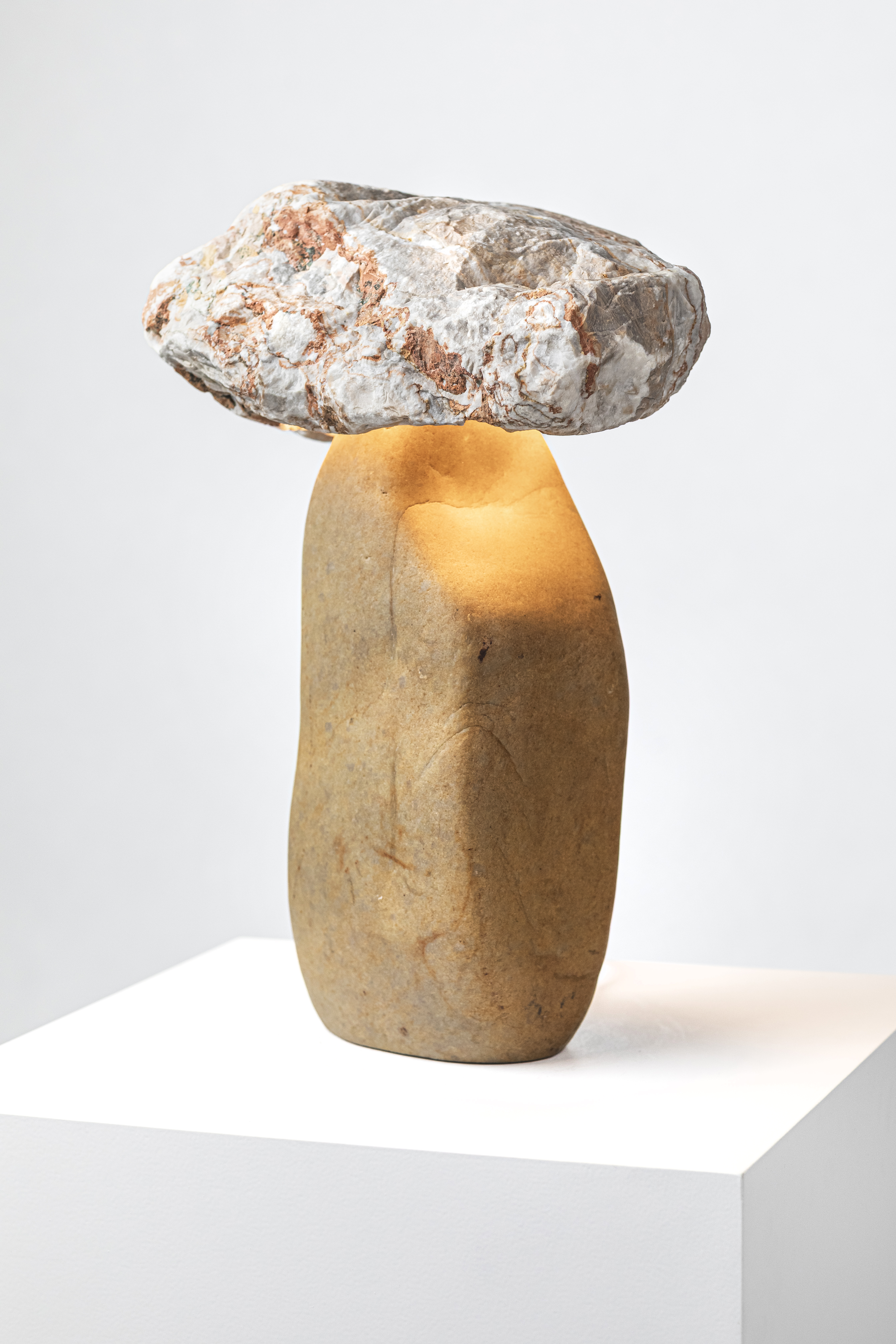 THE ROOMS SORRY WE ARE CLOSED MAARTEN DE CEULAER CAIRN LIGHT 21 CREDIT SISKA VANDECASTEELE 