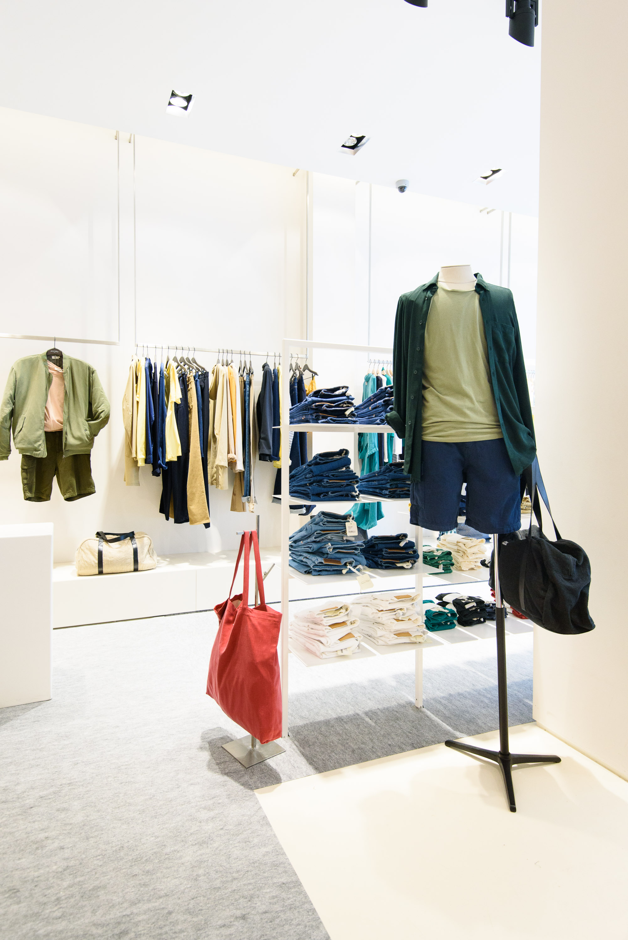 AMERICAN VINTAGE BRUSSELS LOUISE STORE 5