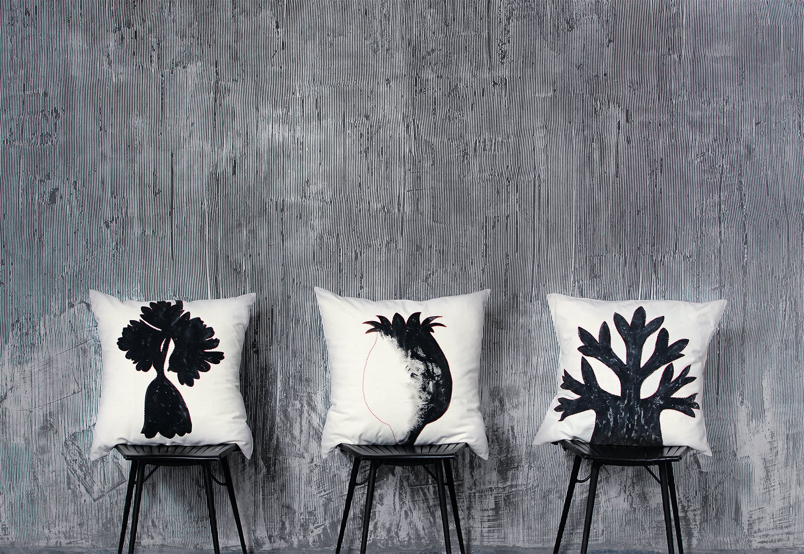 VALERIE BARKOWSKI CUSHION COVER ONE OF A KIND CREDIT TANIA PANOVA 01