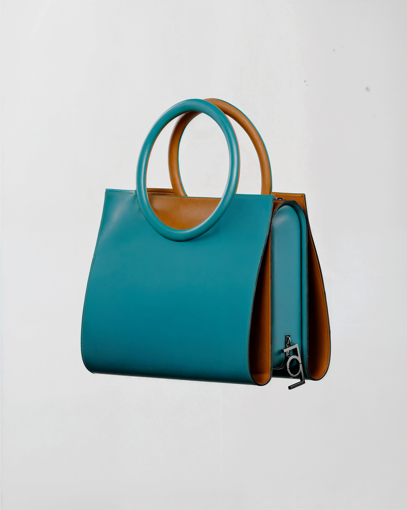 AMOROMA THE ONE BAG FORMAT A4 31