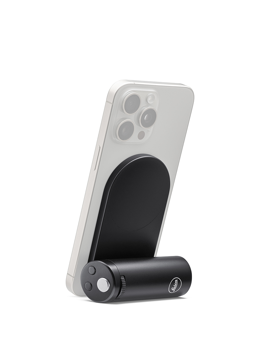 LEICA LUX GRIP 310 EUR CAMPAIGN PACKSHOT 2