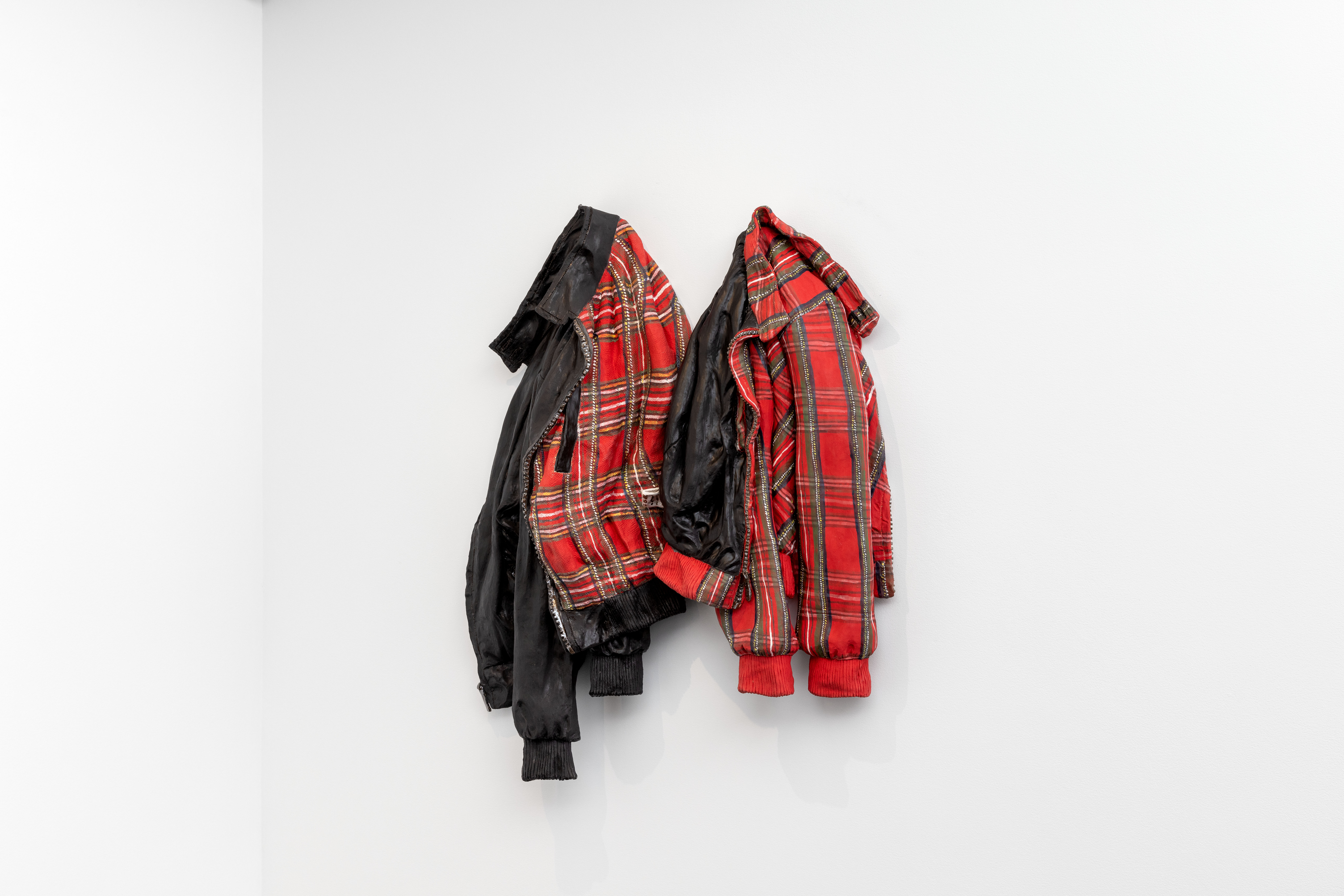 CERAMIC BRUSSELS 2026 ART PRIZE NINON HIVERT KISSING GOURAMI ENAMELLED AND ENGOBED CERAMIC 83CM X 73CM X 24CM 2023 CREDITS ROMAIN DARNAUD